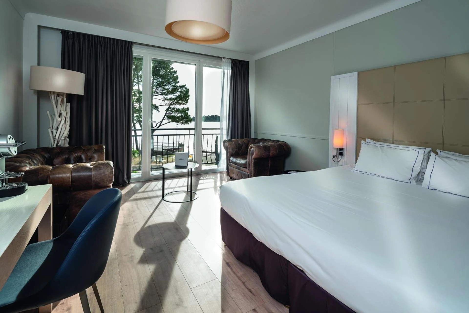 Chambre disponible pour un séminaire d'entreprise à Hotel Kastel & Spa avec piscine d'eau de mer chauffée et située à 50 m de l'hôtel - Bénodet