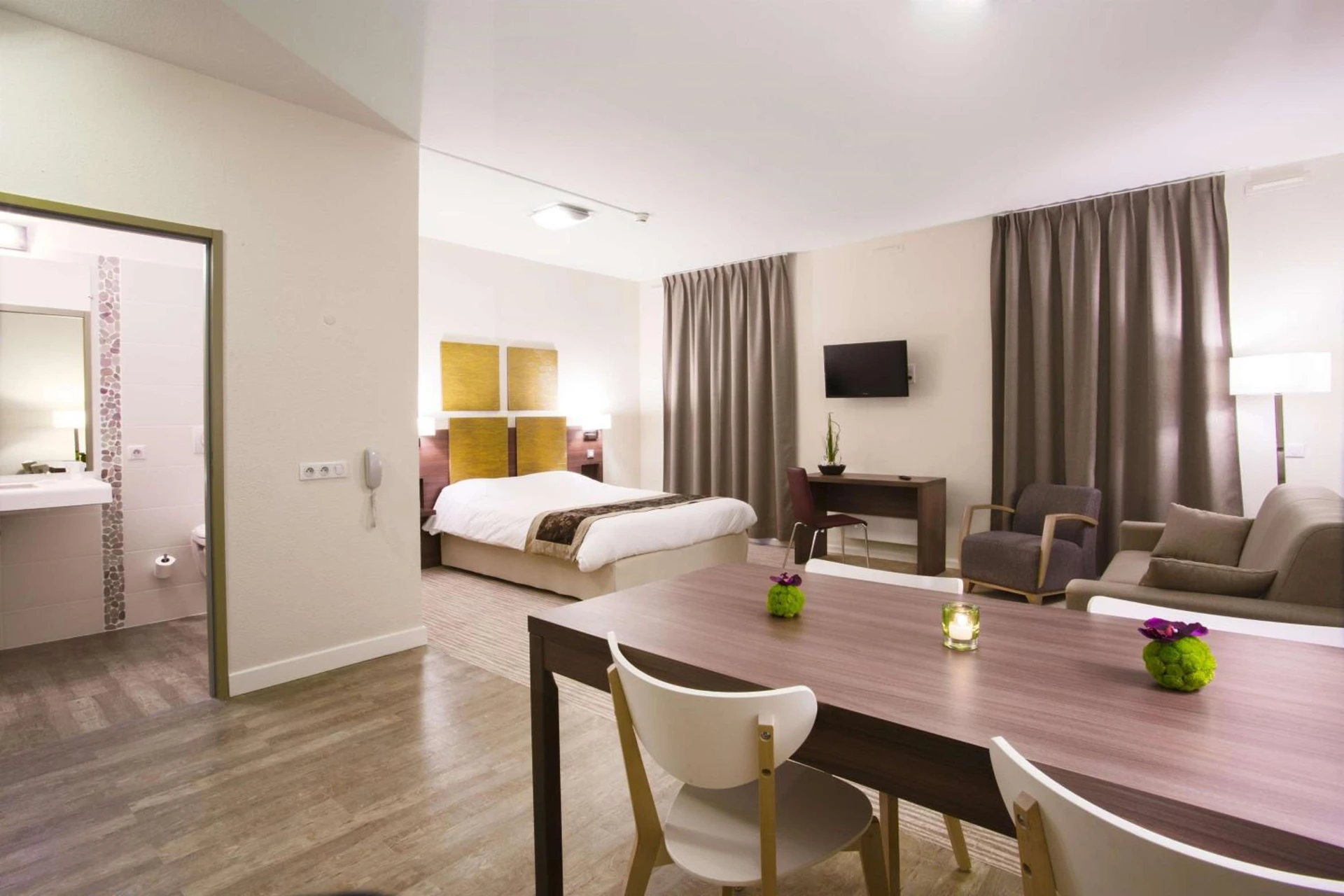 Chambre disponible pour un séminaire d'entreprise à Kyriad Chambéry Centre - Hôtel et Résidence - Chambéry