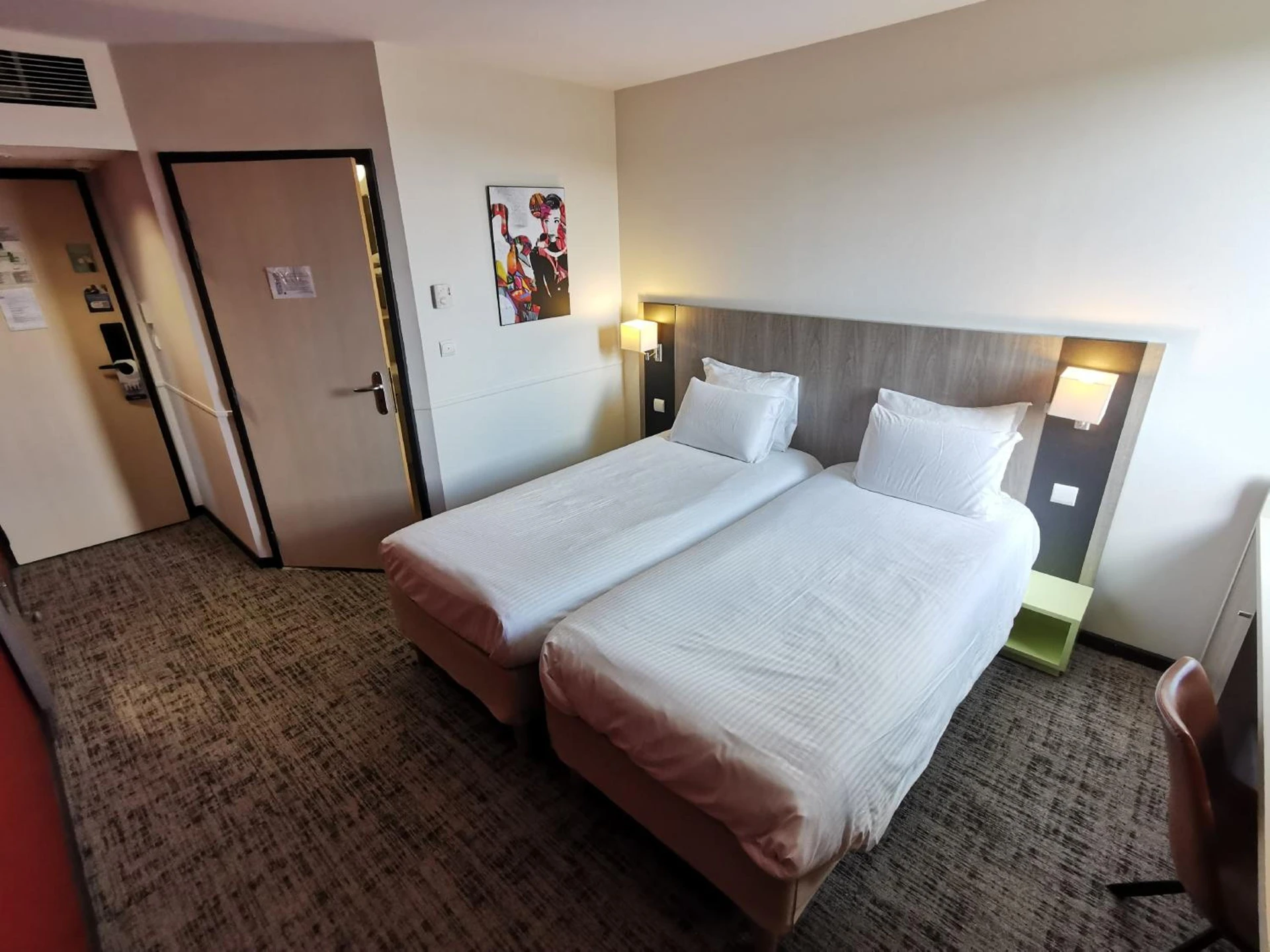Chambre disponible pour un séminaire d'entreprise à Kyriad Chartres - Chartres