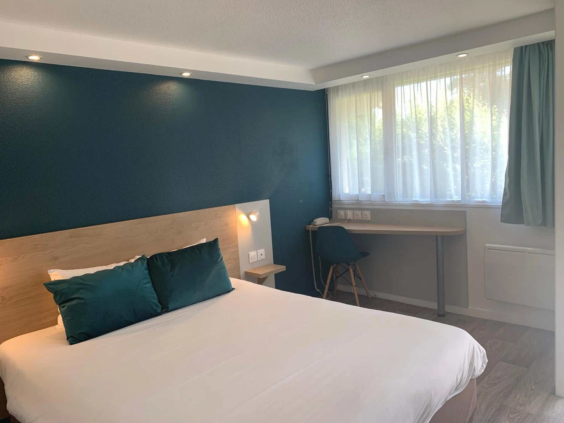 Chambre disponible pour un séminaire d'entreprise à Kyriad Châteauroux - Saint-Maur - Saint-Maur