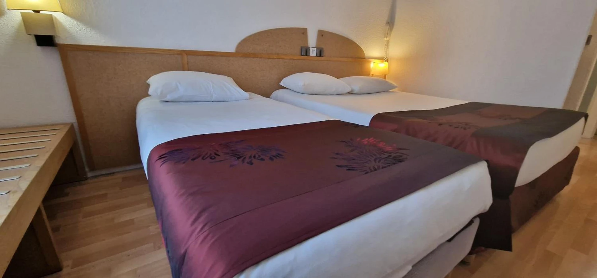 Chambre disponible pour un séminaire d'entreprise à Kyriad Direct Arpajon - Arpajon
