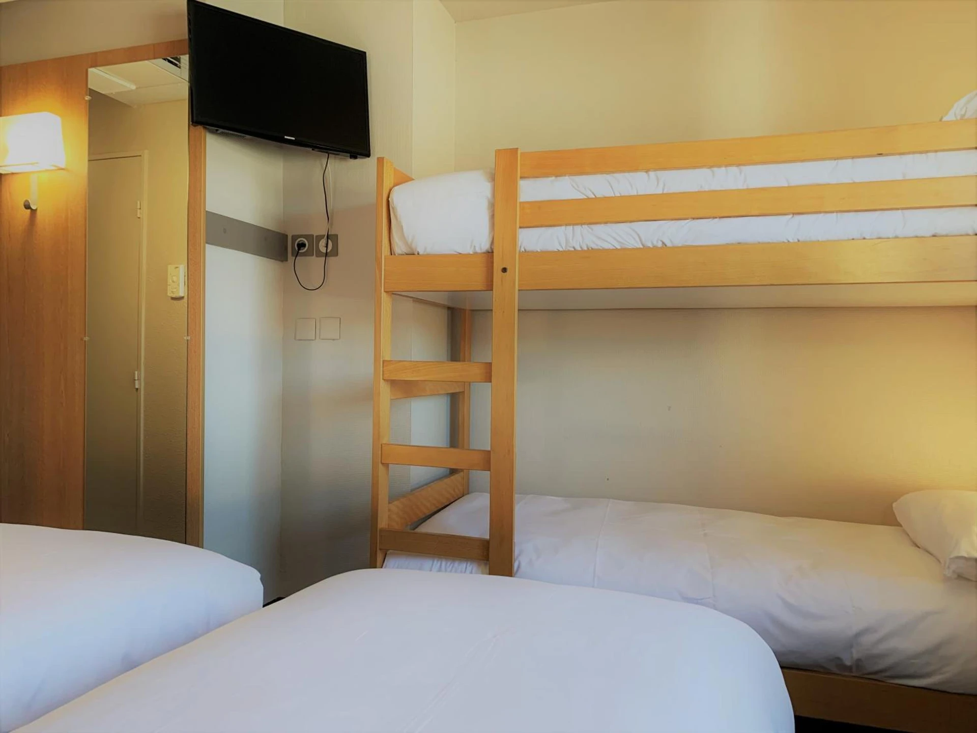 Chambre disponible pour un séminaire d'entreprise à Kyriad Direct Clermont Ferrand Nord Gerzat - Gerzat