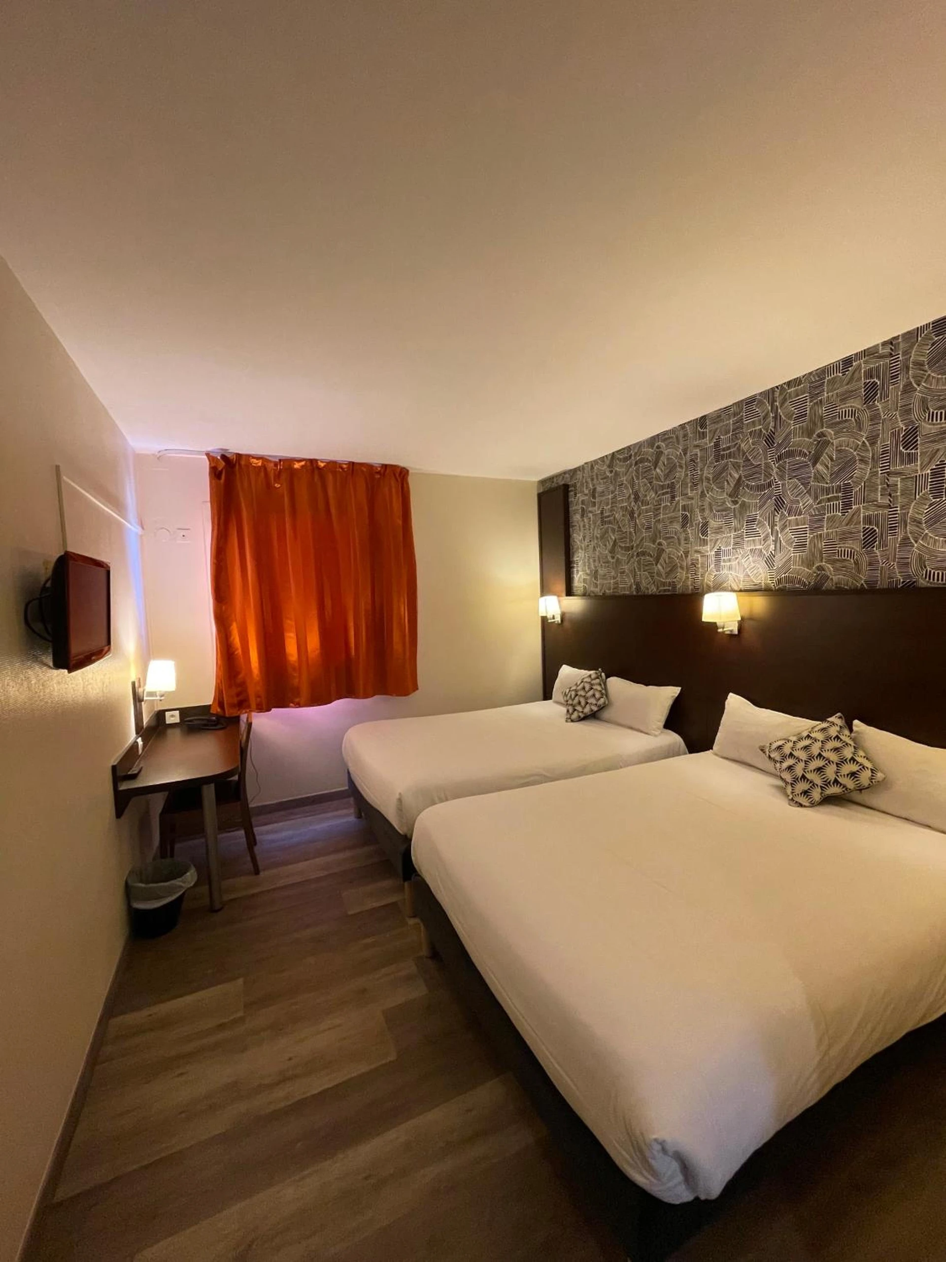 Magnifique chambre pour un séminaire d'entreprise à Hôtel Restaurant Kyriad Direct DIJON NORD - Zenith - Toison d'Or - Dijon