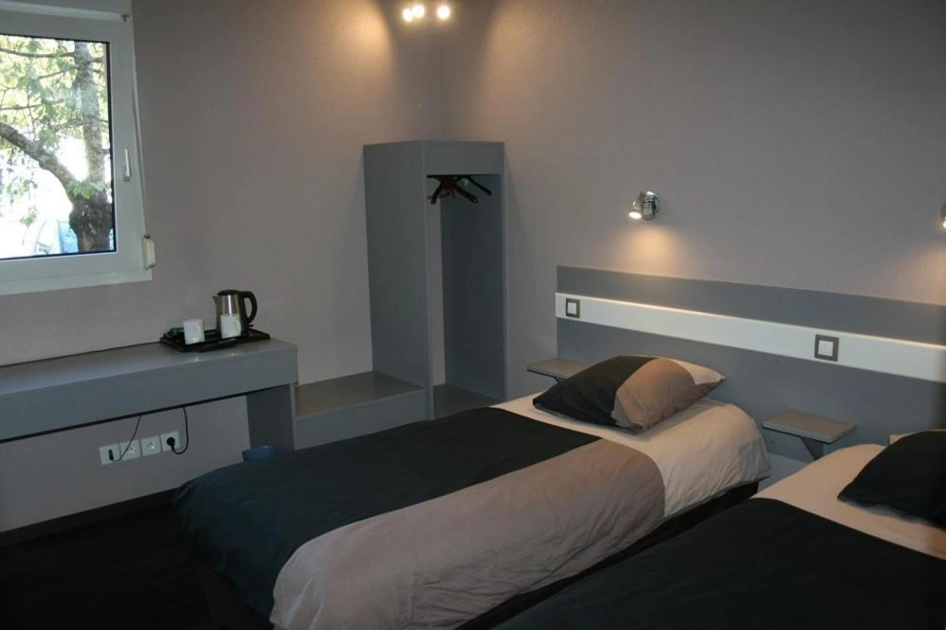 Magnifique chambre pour un séminaire d'entreprise à Kyriad Direct Lure - Lure