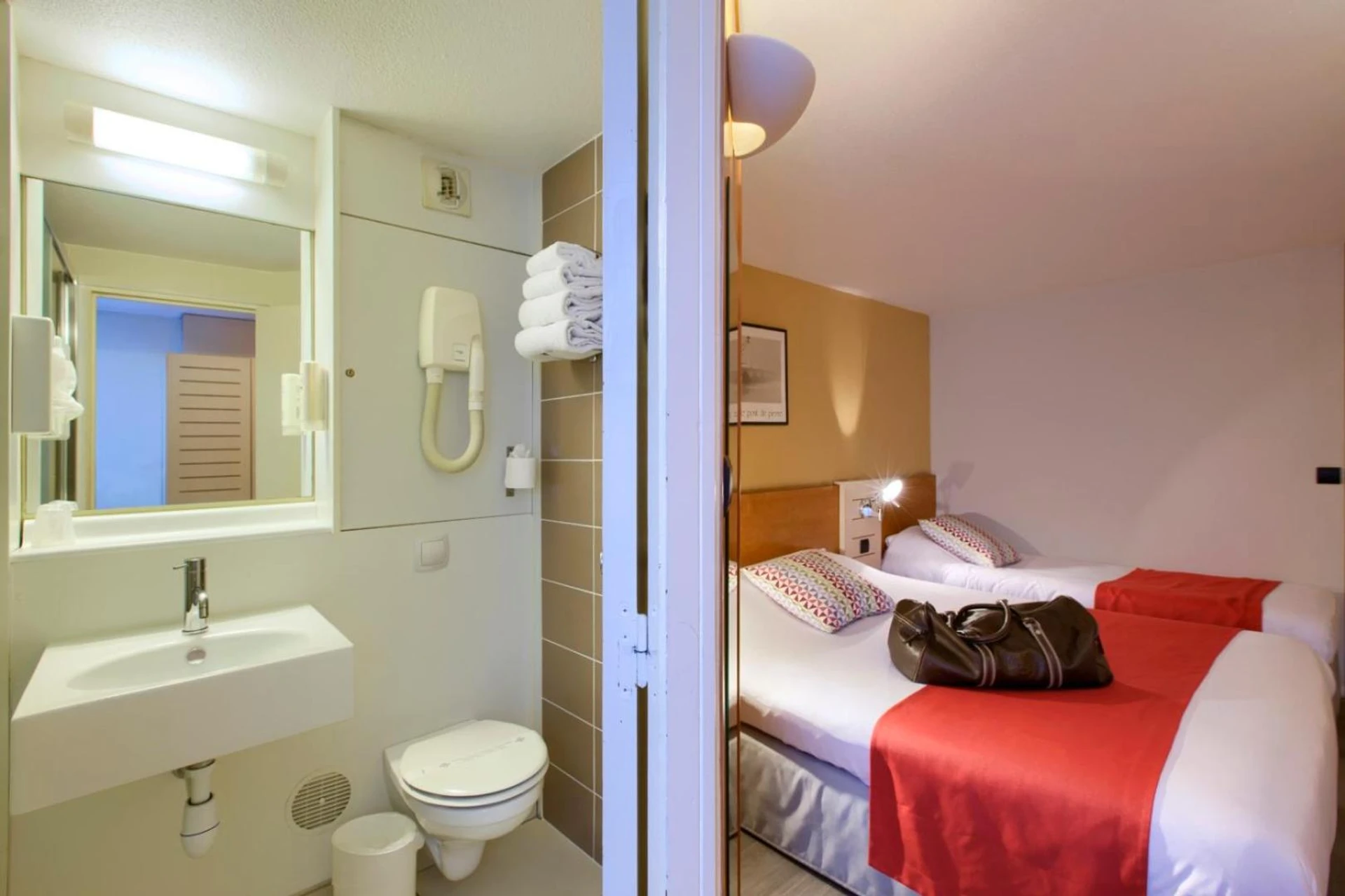 Chambre disponible pour un séminaire d'entreprise à Kyriad Libourne Saint Emilion - Arveyres