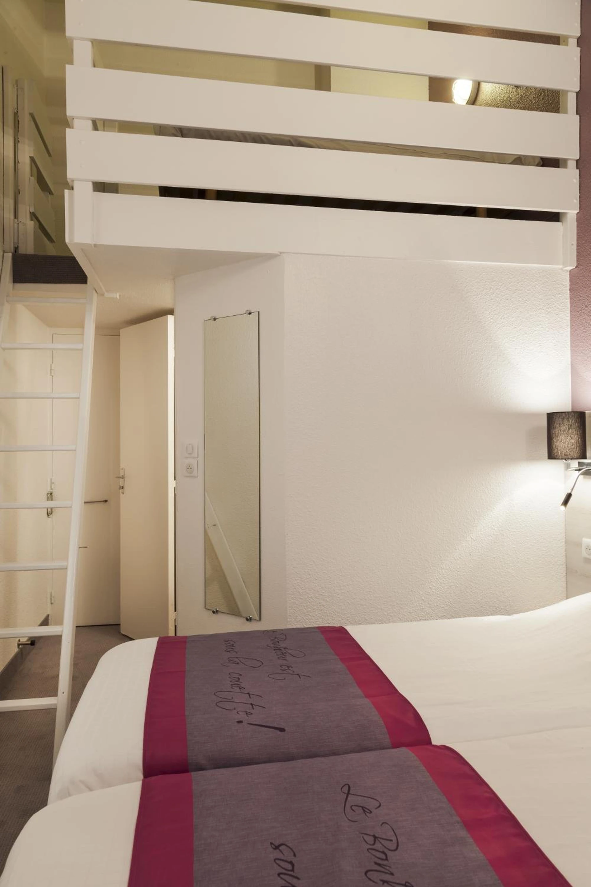 Chambre disponible pour un séminaire d'entreprise à Kyriad Lille Est - Villeneuve d'Ascq - Villeneuve-d'Ascq