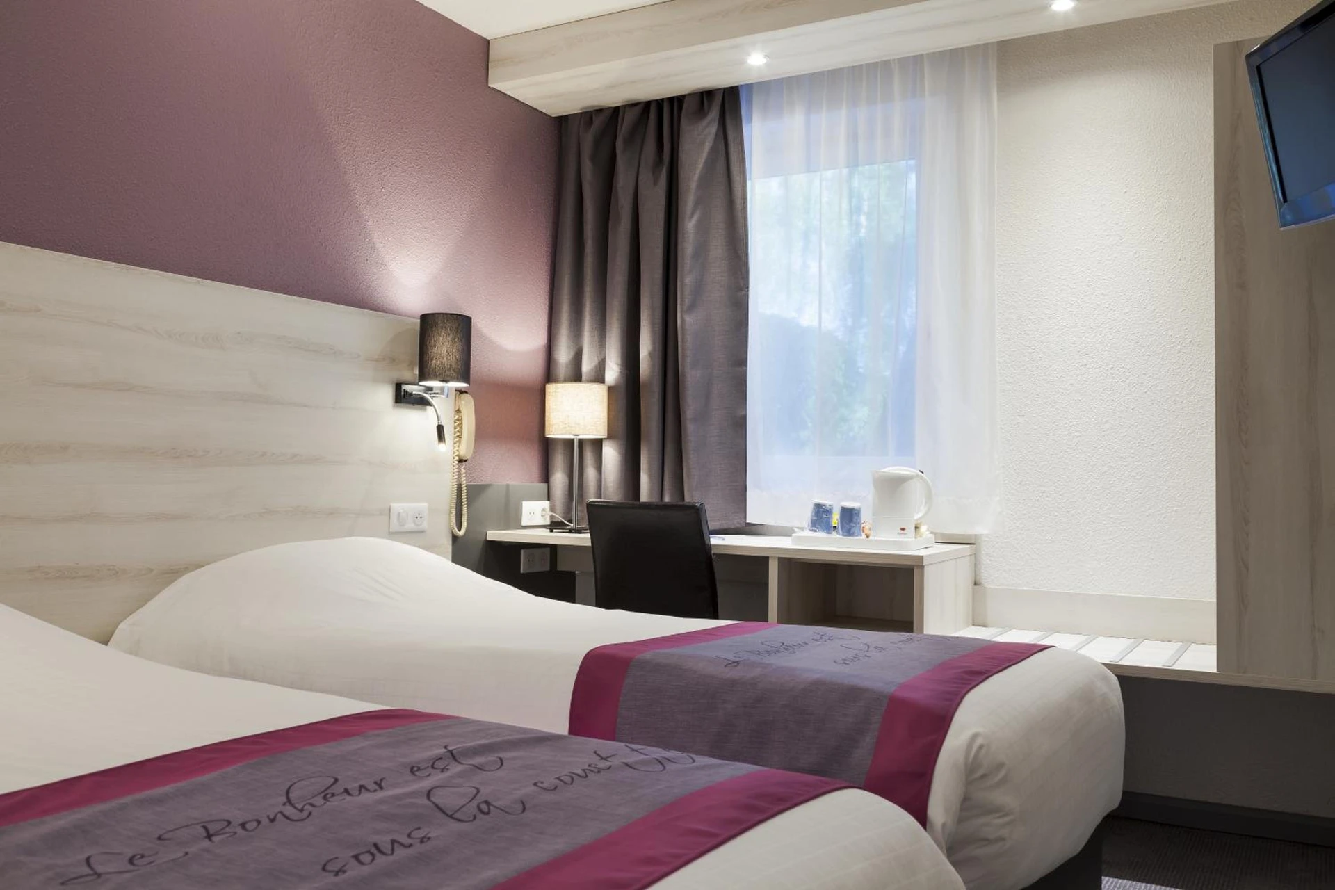 Chambre disponible pour un séminaire d'entreprise à Kyriad Lille Est - Villeneuve d'Ascq - Villeneuve-d'Ascq