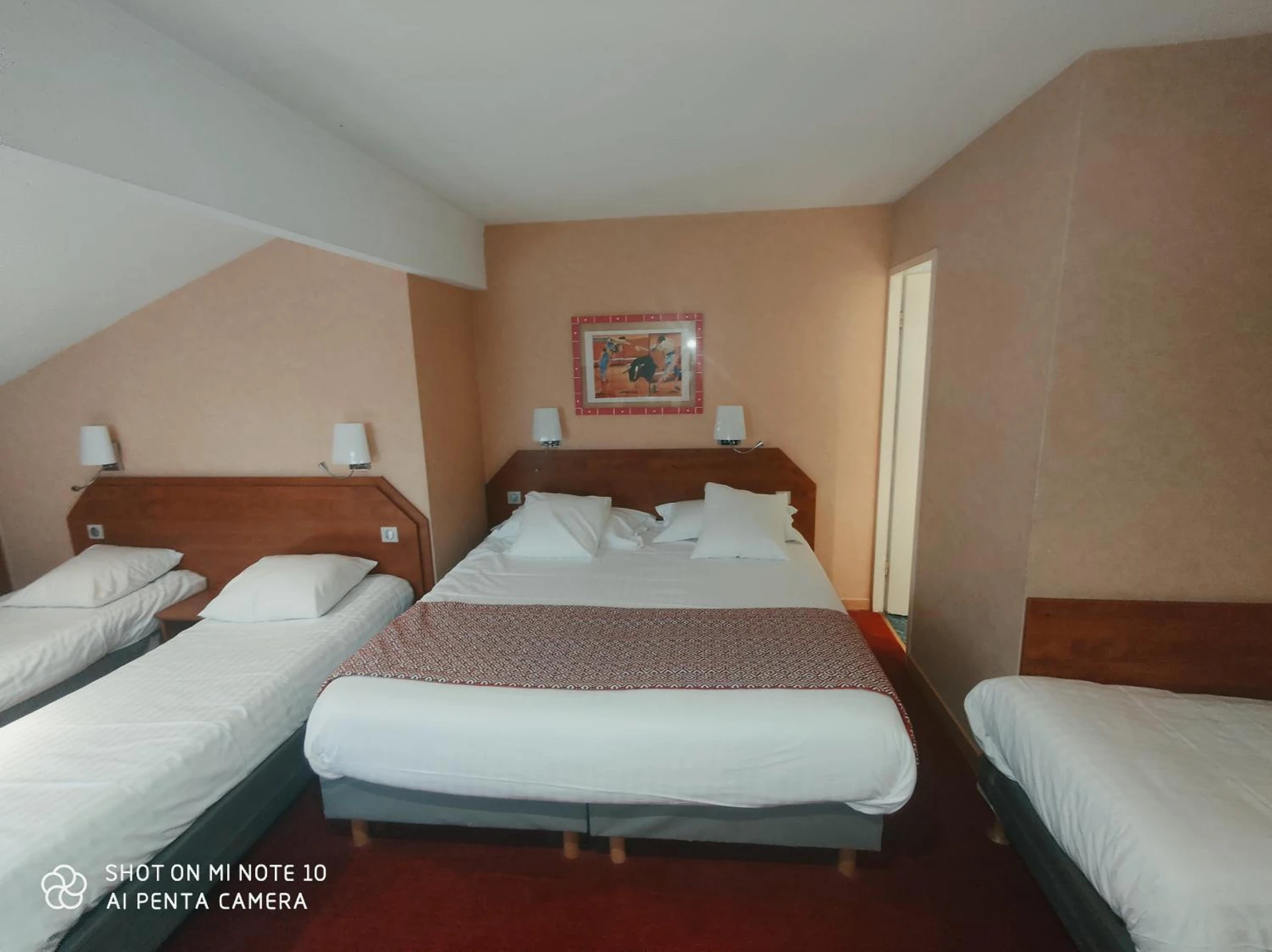 Chambre disponible pour un séminaire d'entreprise à Kyriad Nîmes Ouest A9 - Nîmes