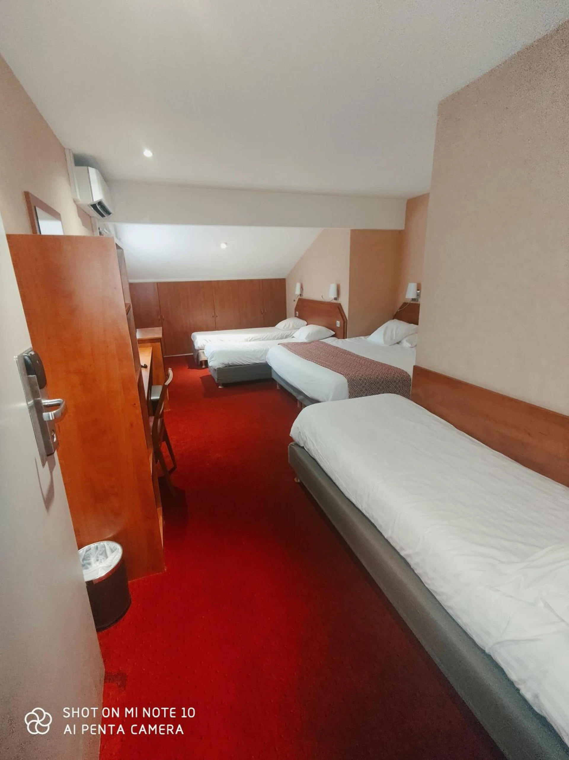 Chambre disponible pour un séminaire d'entreprise à Kyriad Nîmes Ouest A9 - Nîmes