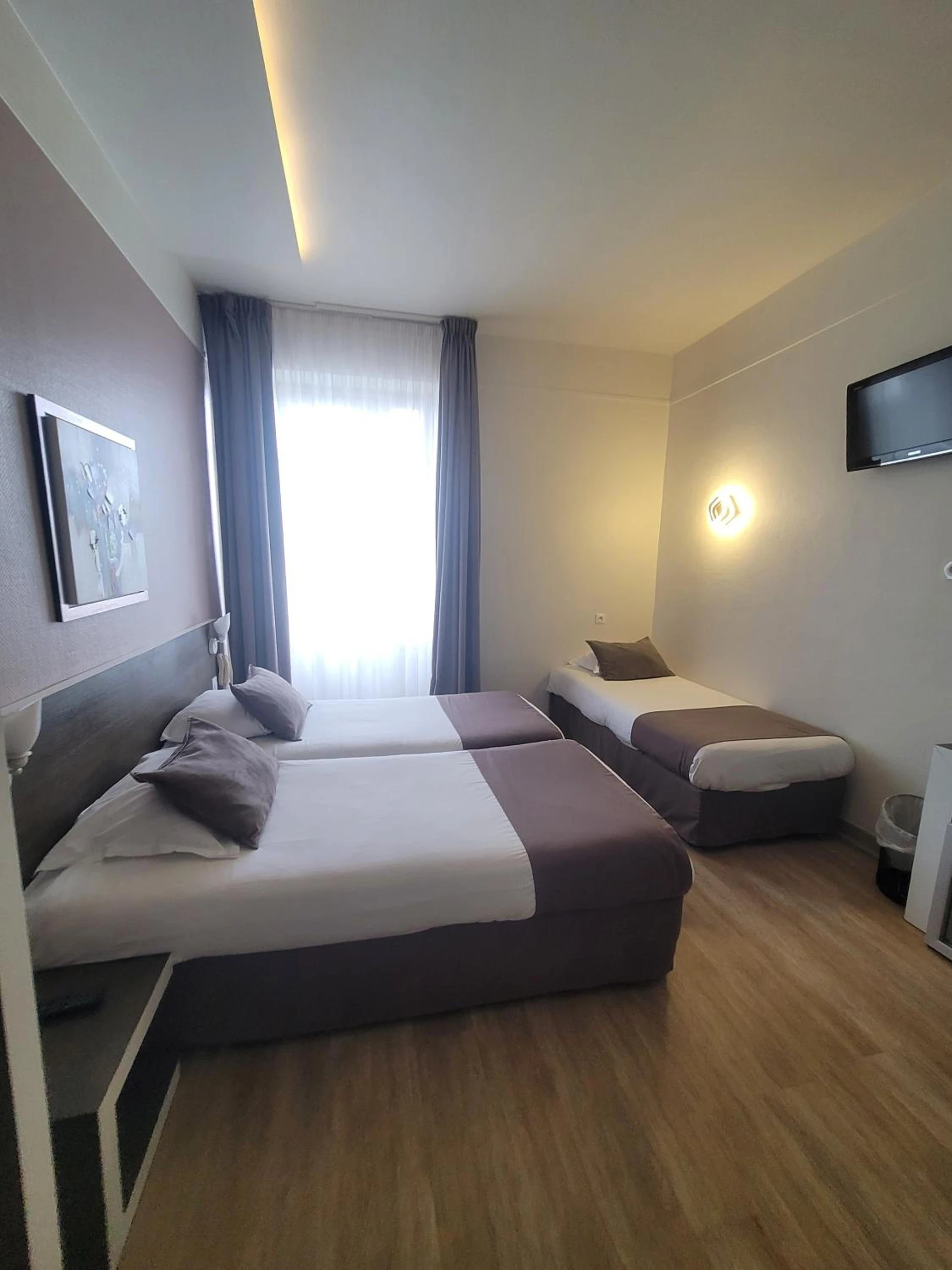 Chambre disponible pour un séminaire d'entreprise à KYRIAD ORANGE Centre Ville - HOTEL & RESTAURANT - La Galerie d'Art des Princes - Provence Alpes Côte d'Azur - France - Proche A7-A9 - exit21- Châteauneuf-du-Pape Avignon Bollene Nimes - Orange