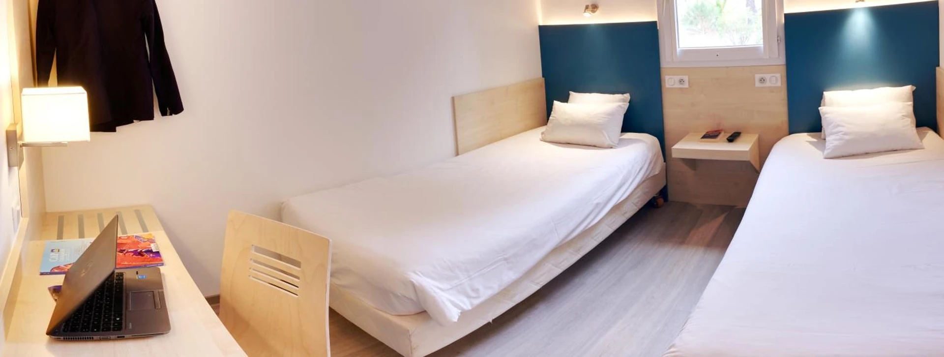 Magnifique chambre pour un séminaire d'entreprise à Kyriad Direct Perpignan Nord - Aéroport - Rivesaltes