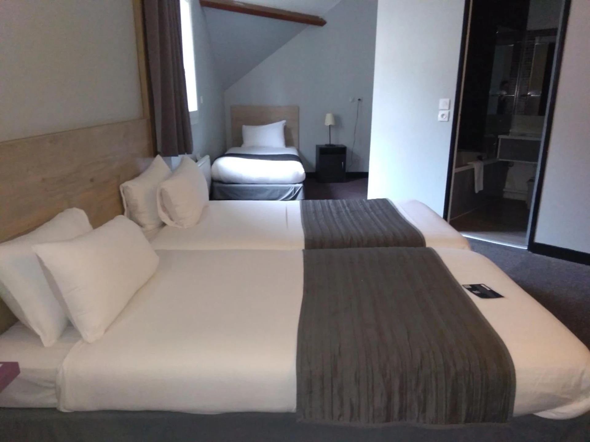 Chambre disponible pour un séminaire d'entreprise à Kyriad Saint Fargeau Ponthierry - Apollonia - Saint-Fargeau-Ponthierry
