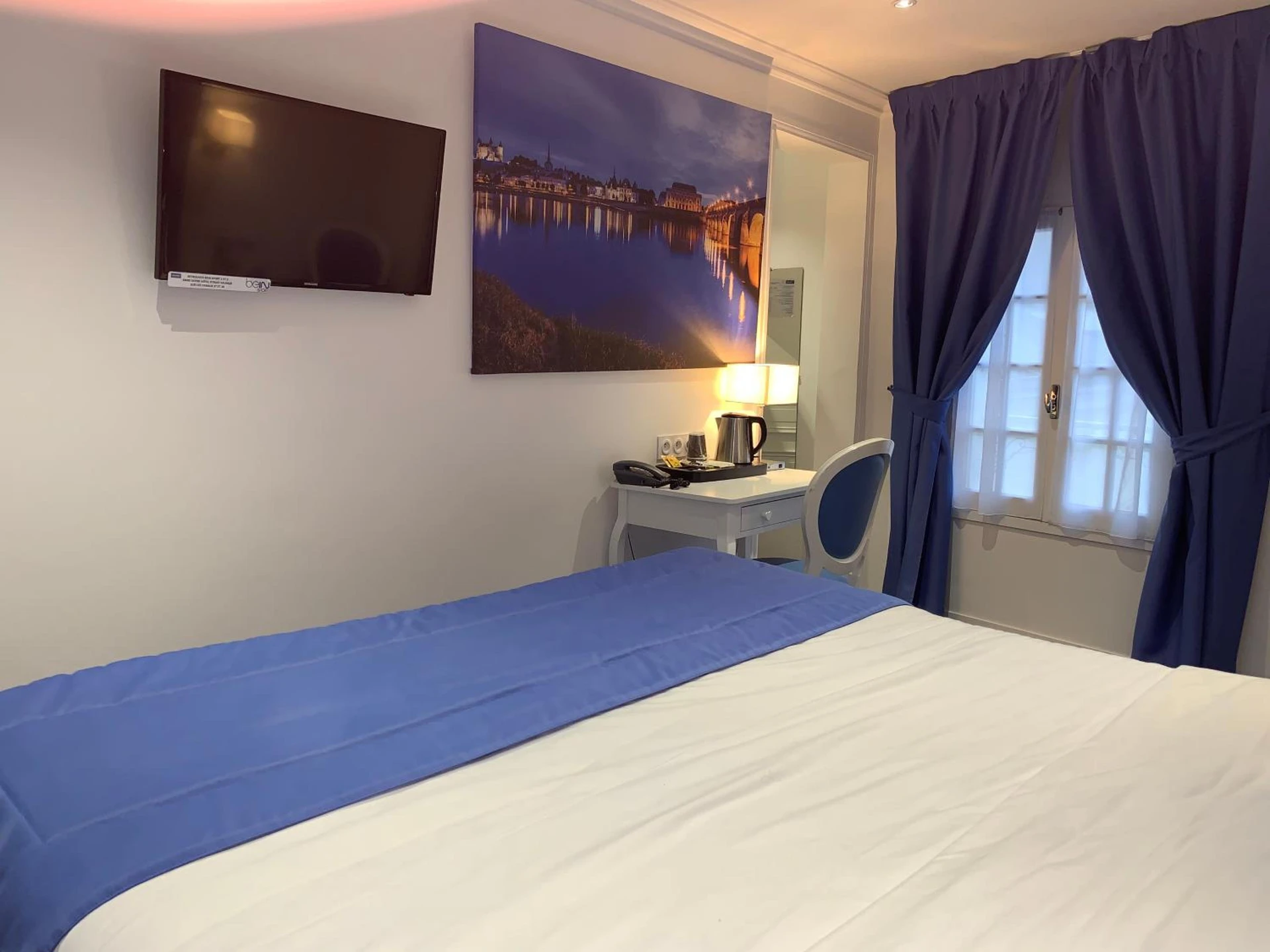 Chambre disponible pour un séminaire d'entreprise à Kyriad Saumur Hyper Centre Hôtel, Appartements, Séminaires et SPA soins Sothys Paris - Saumur