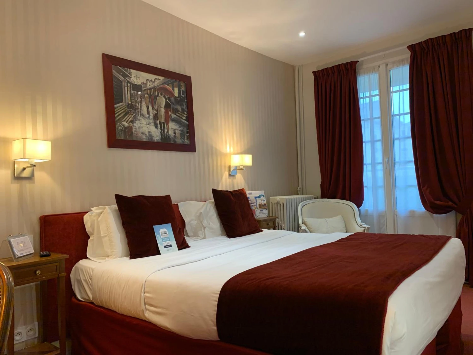 Chambre disponible pour un séminaire d'entreprise à Kyriad Saumur Hyper Centre Hôtel, Appartements, Séminaires et SPA soins Sothys Paris - Saumur