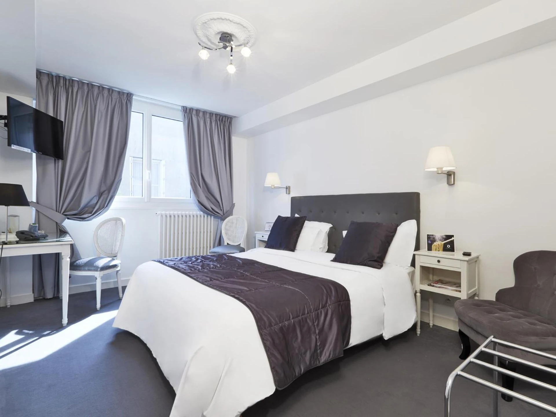 Magnifique chambre pour un séminaire d'entreprise à Kyriad Saumur Hyper Centre Hôtel, Appartements, Séminaires et SPA soins Sothys Paris - Saumur