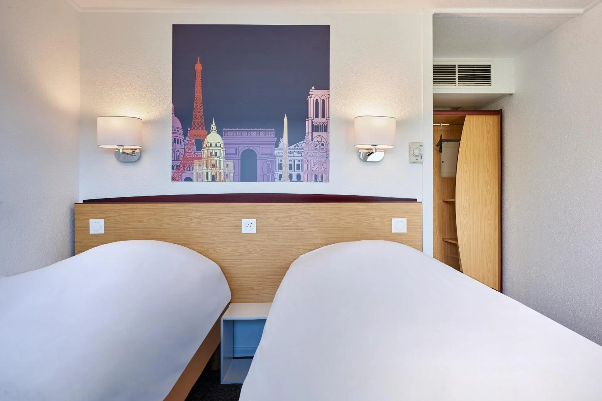 Chambre disponible pour un séminaire d'entreprise à Kyriad Tarbes Bastillac - Tarbes