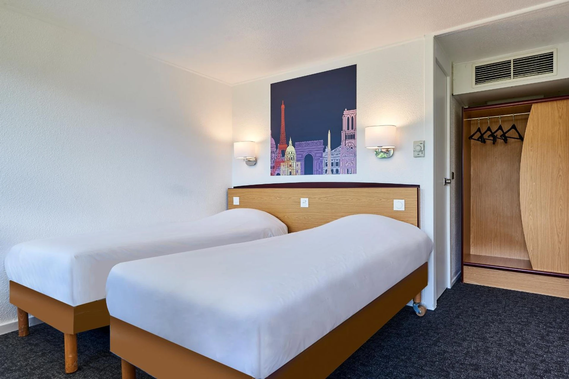 Chambre disponible pour un séminaire d'entreprise à Kyriad Tarbes Bastillac - Tarbes