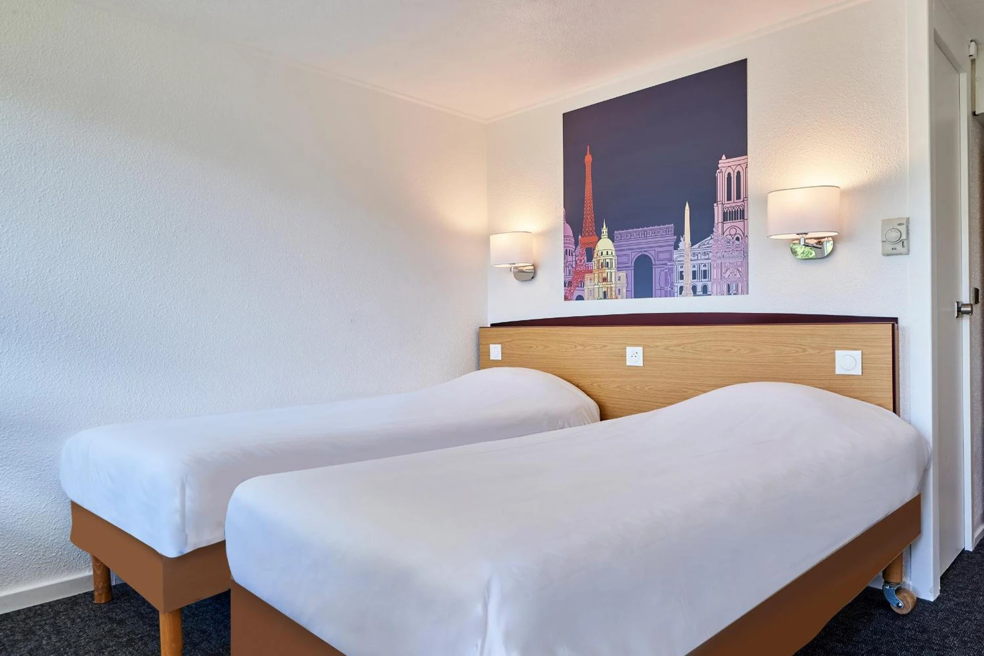 Magnifique chambre pour un séminaire d'entreprise à Kyriad Tarbes Bastillac - Tarbes