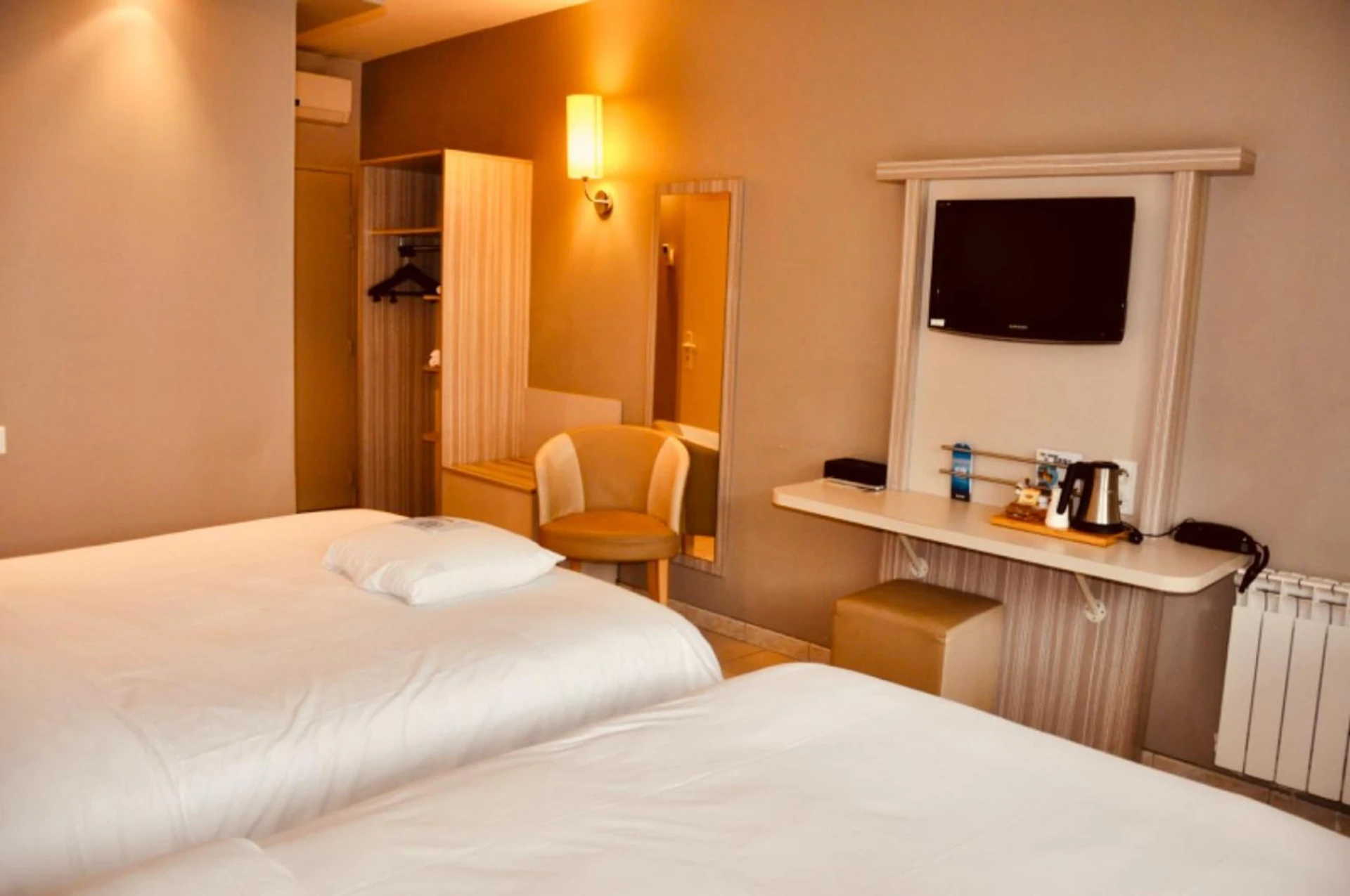 Chambre disponible pour un séminaire d'entreprise à Kyriad Toulouse Sud - Roques - Roques