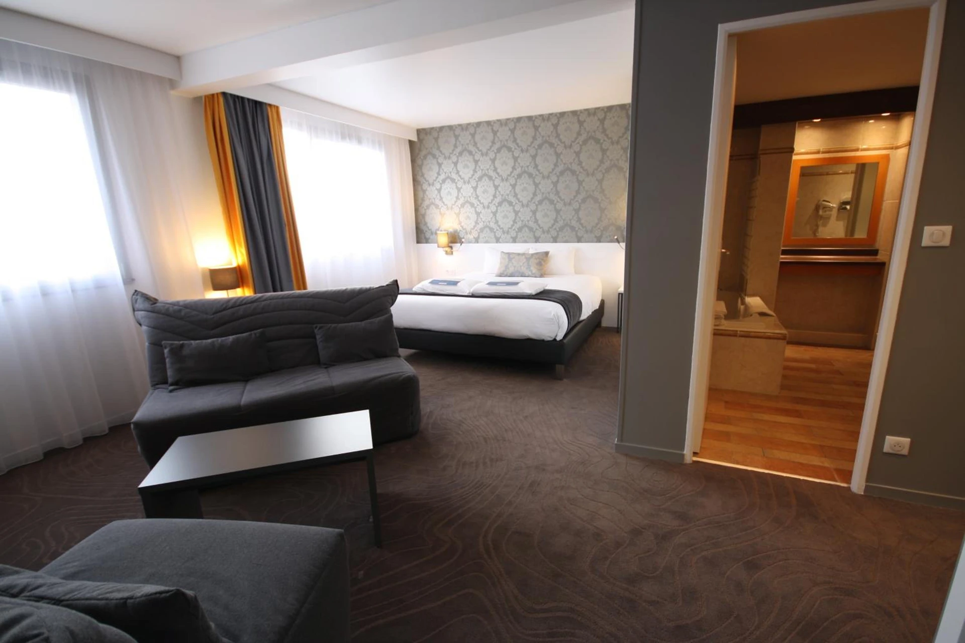 Magnifique chambre pour un séminaire d'entreprise à Hotel Kyriad Tours St Pierre des Corps Gare - Saint-Pierre-des-Corps