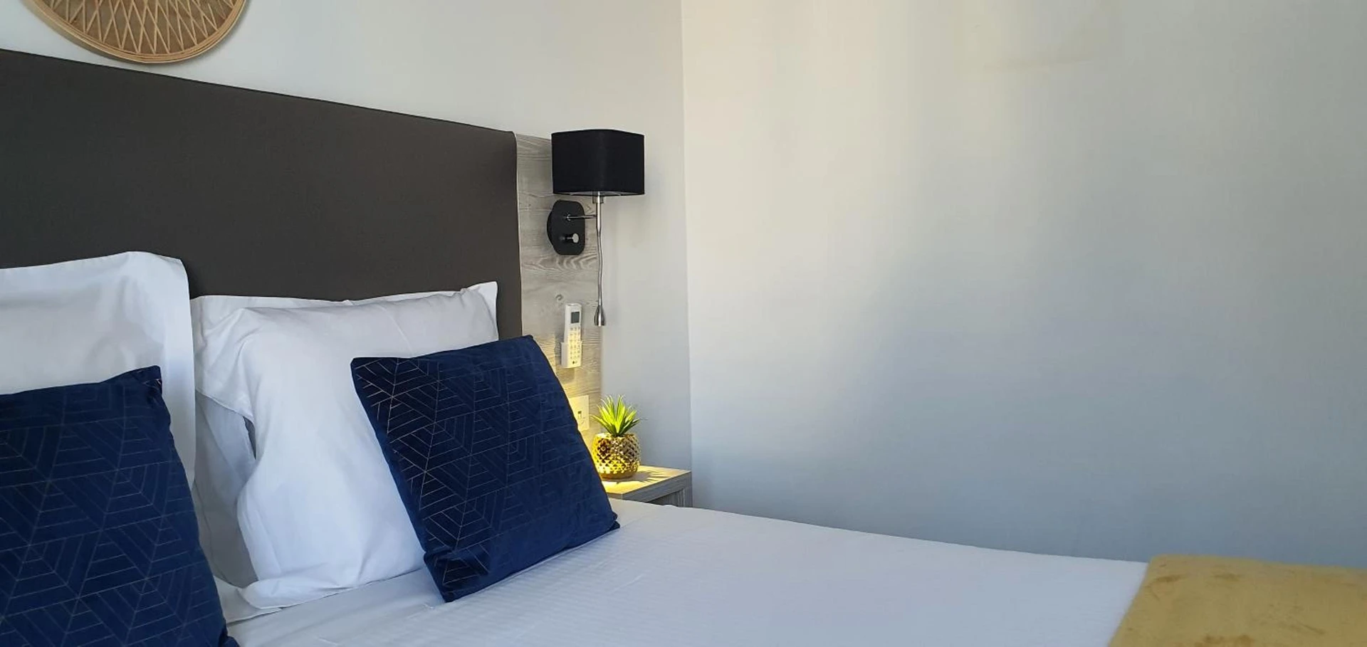 Chambre disponible pour un séminaire d'entreprise à Hôtel L'Alsace-Gare sncf - Narbonne