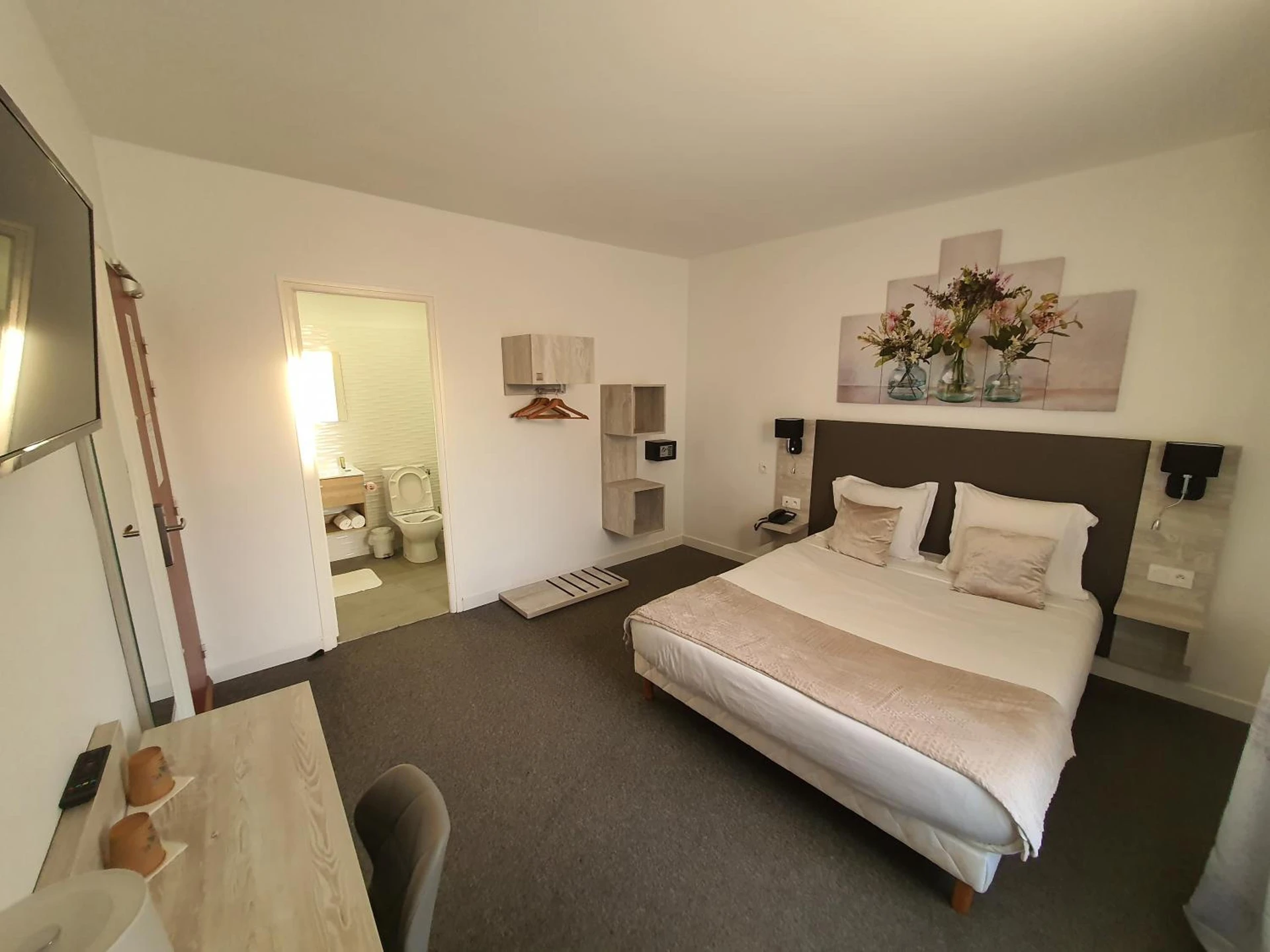 Magnifique chambre pour un séminaire d'entreprise à Hôtel L'Alsace-Gare sncf - Narbonne