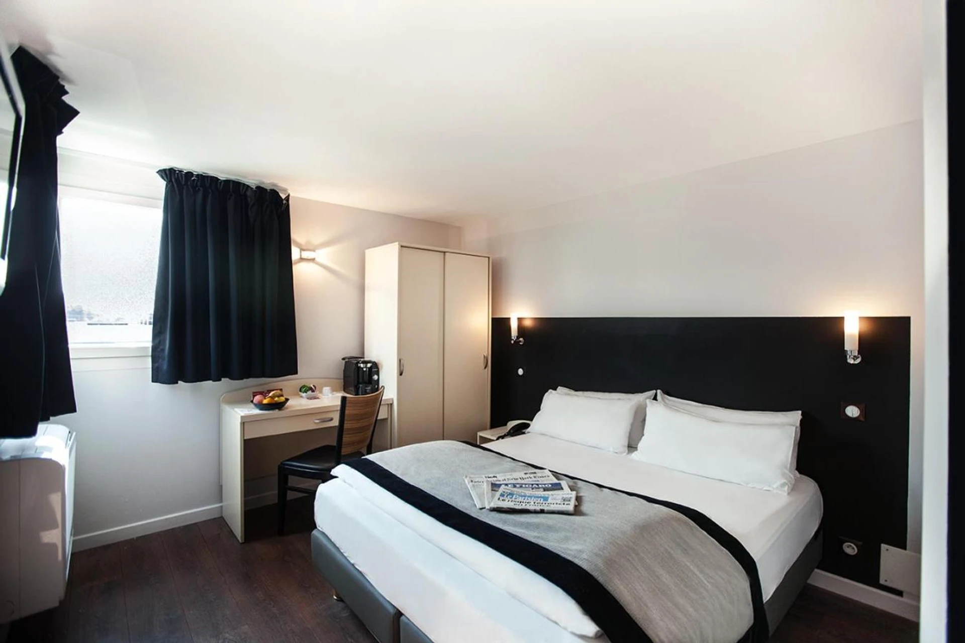 Chambre disponible pour un séminaire d'entreprise à Hôtel l'Amandier - Nanterre