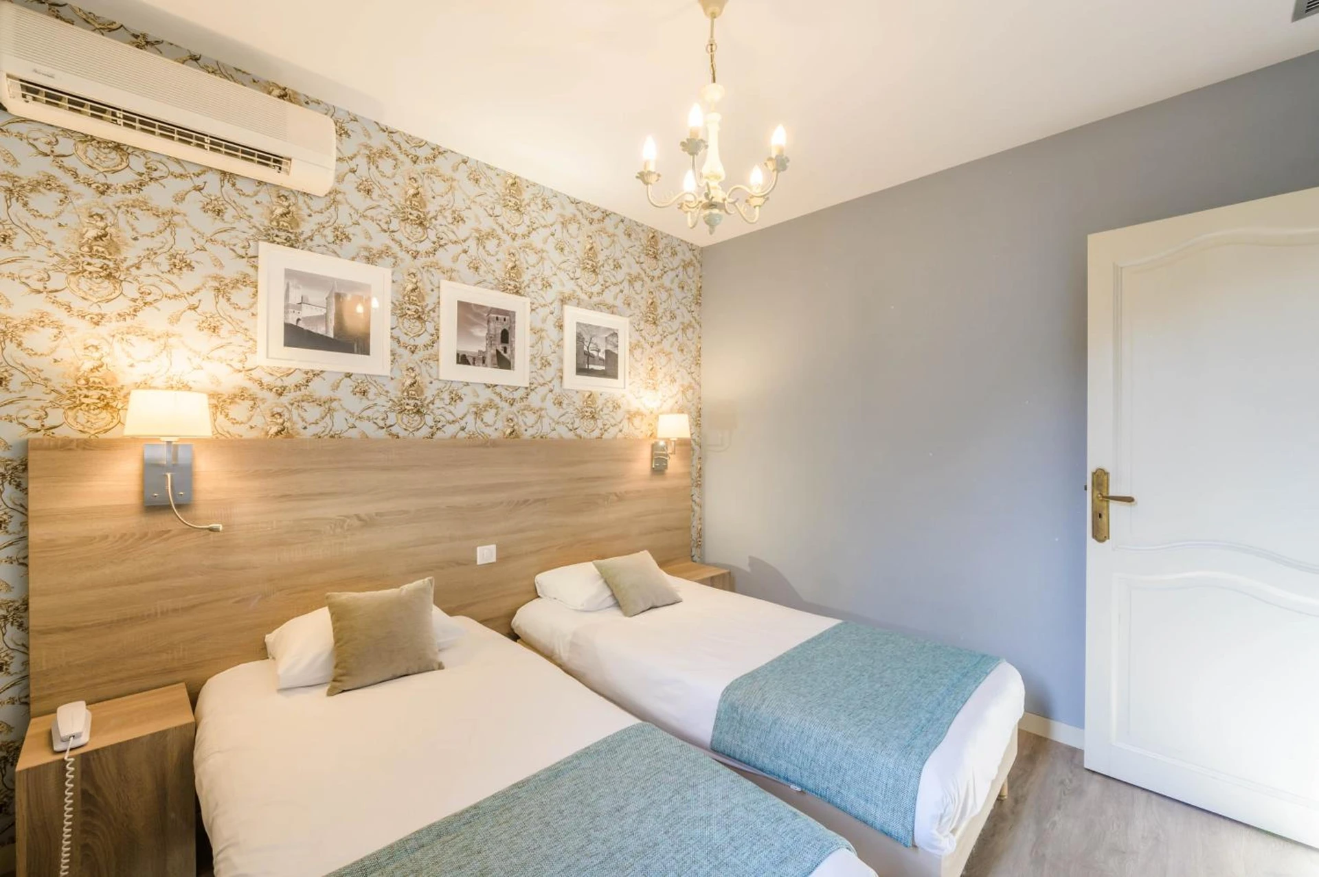 Magnifique chambre pour un séminaire d'entreprise à Hôtel l'Aragon - Carcassonne