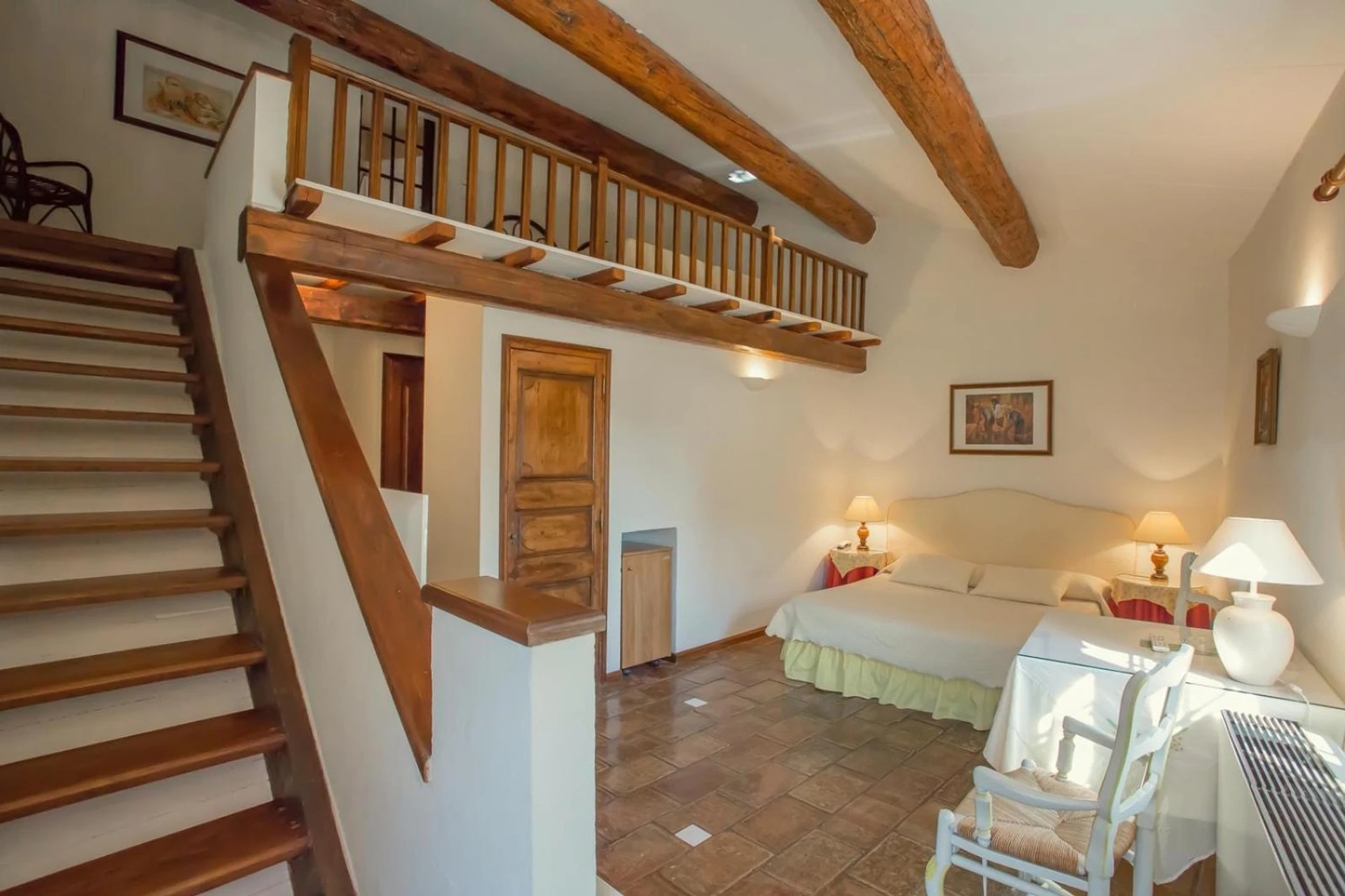 Magnifique chambre pour un séminaire d'entreprise à L'Enclos des Lauriers Roses - Cabrières