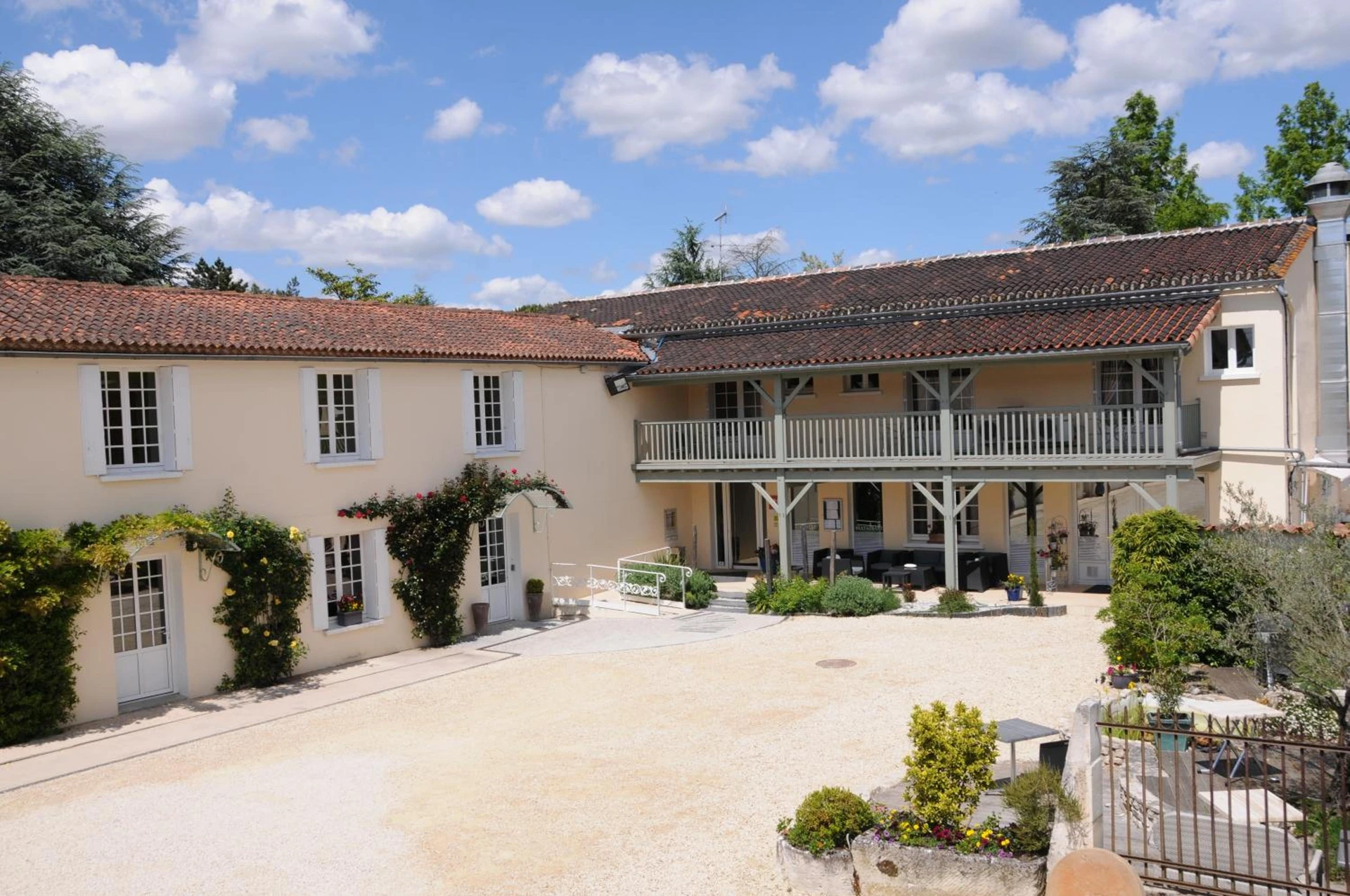 Organiser un séminaire d'entreprise : Logis Hôtel Restaurant L'Essille à bassac