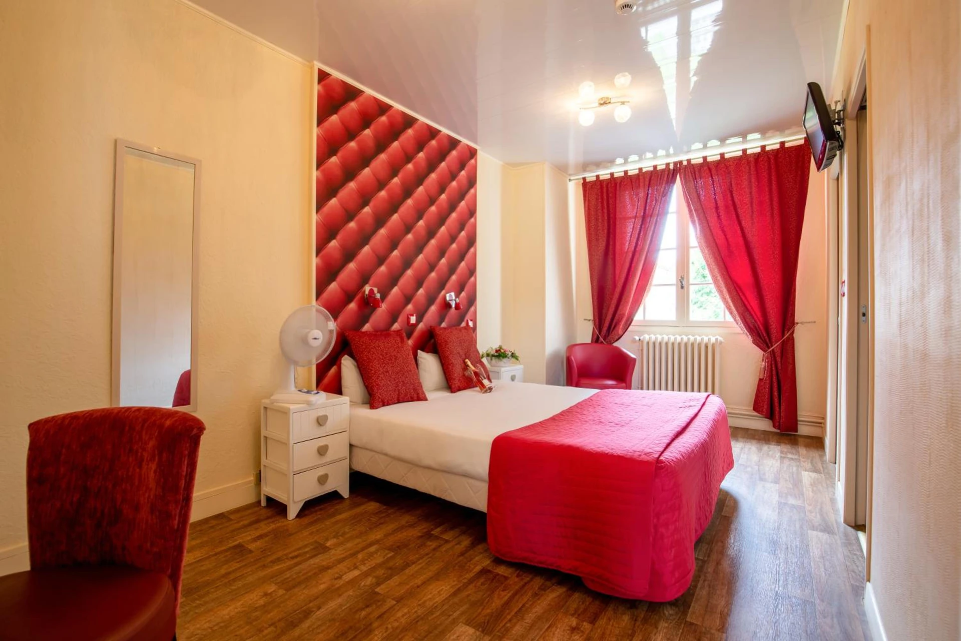 Chambre disponible pour un séminaire d'entreprise à Logis Hôtel Restaurant L'Essille - Bassac