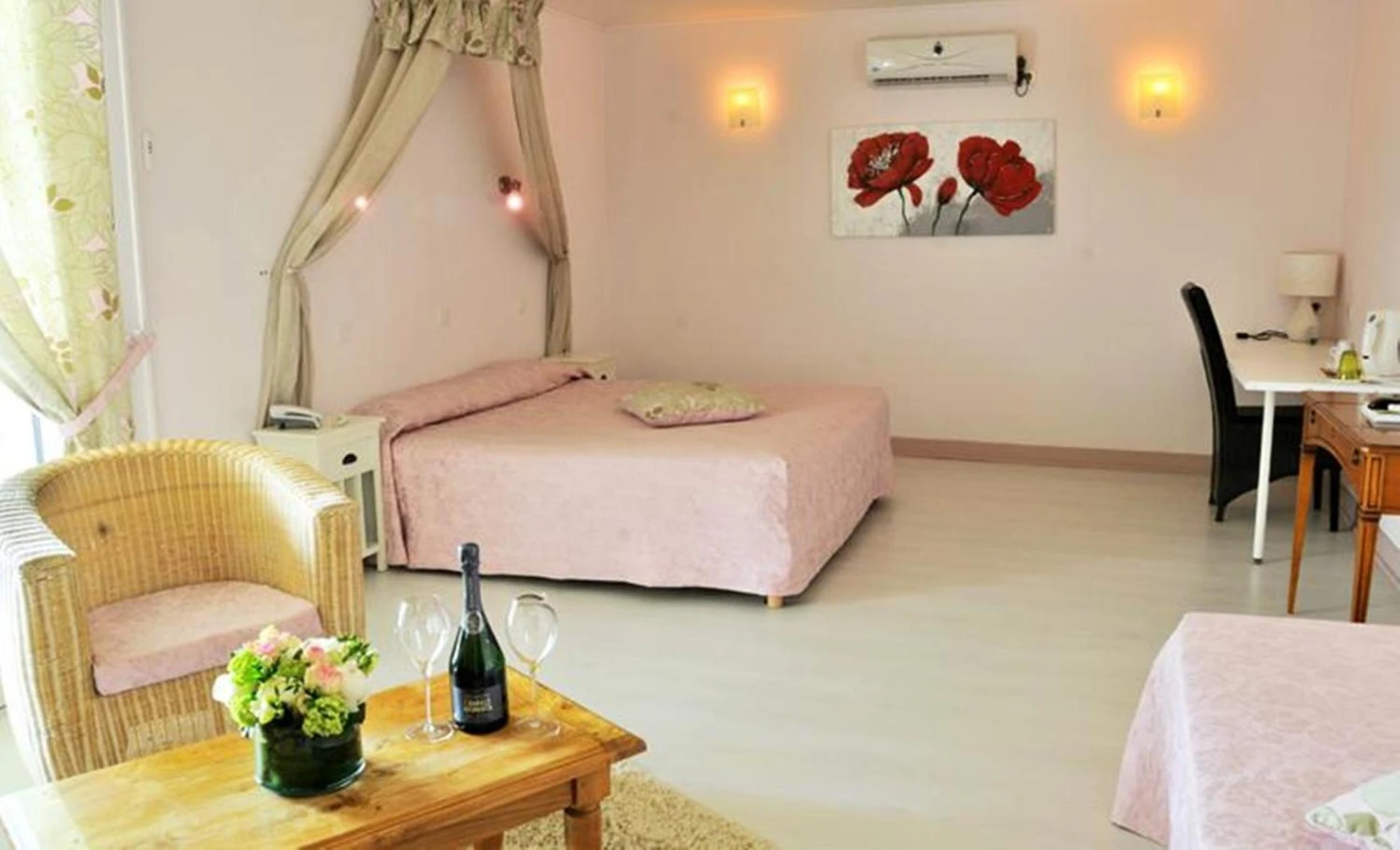 Chambre disponible pour un séminaire d'entreprise à Logis Hôtel Restaurant L'Essille - Bassac