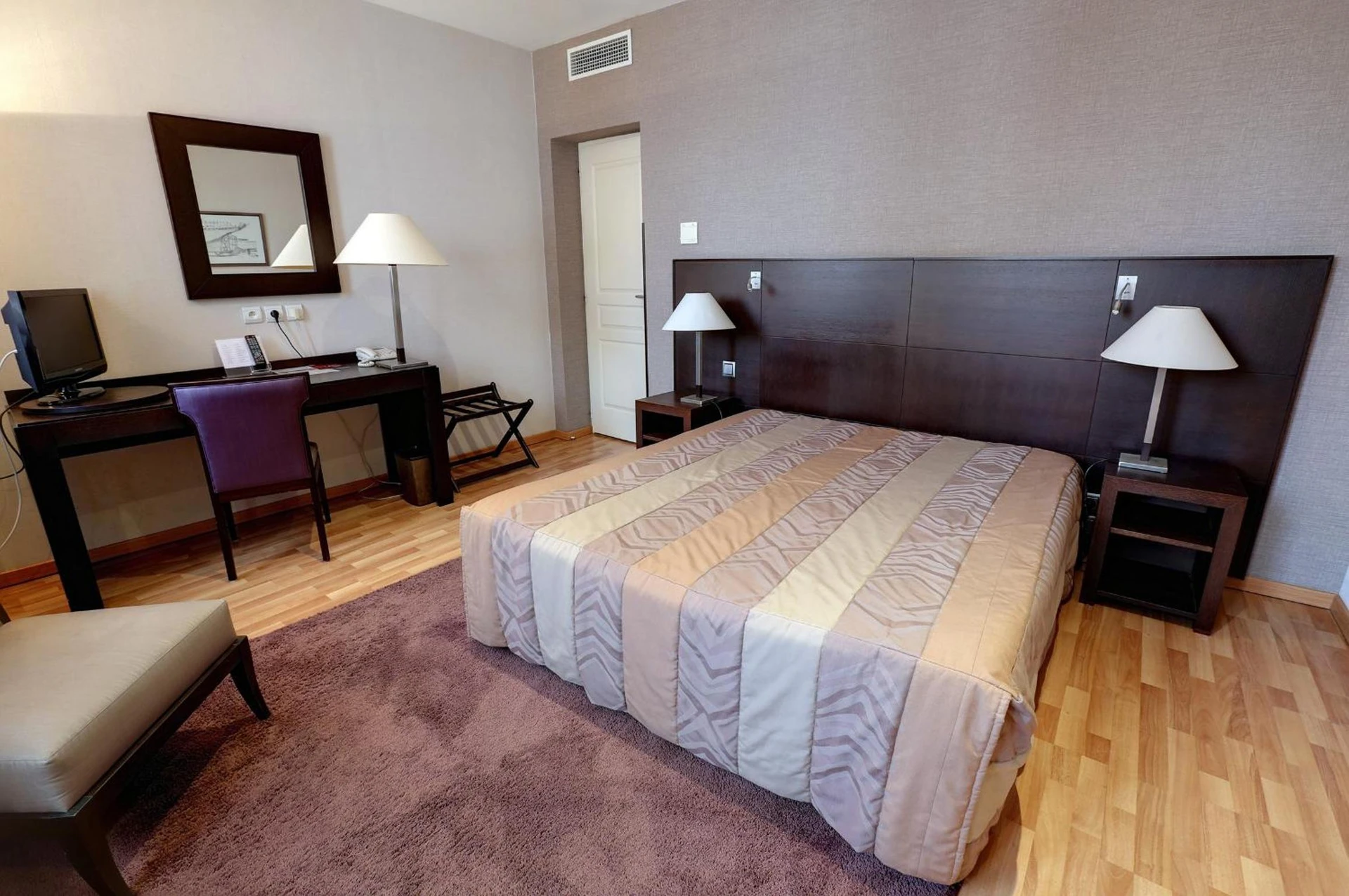 Chambre disponible pour un séminaire d'entreprise à Hôtel Restaurant l'Hirondelle - Dunkerque