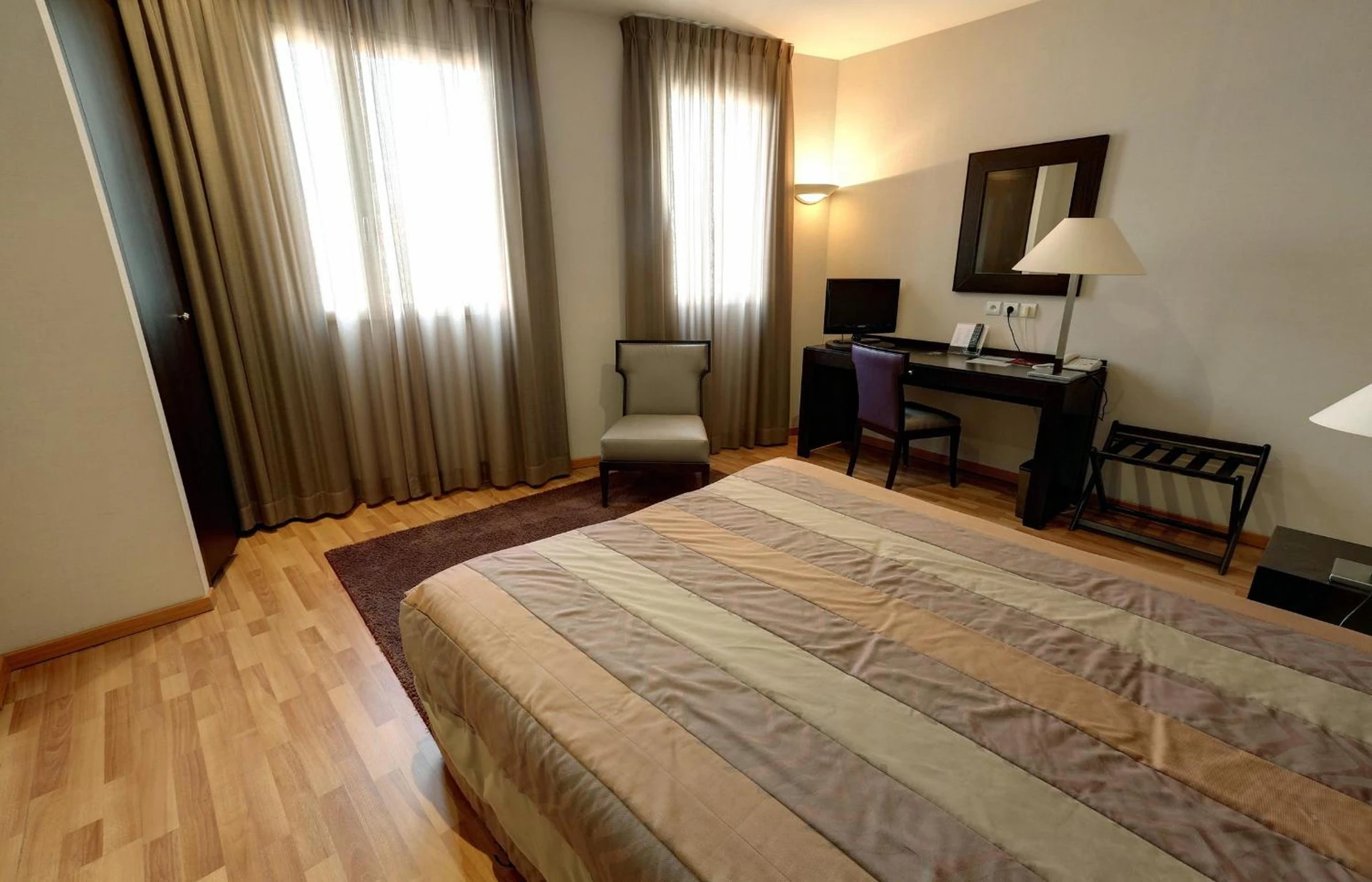 Chambre disponible pour un séminaire d'entreprise à Hôtel Restaurant l'Hirondelle - Dunkerque