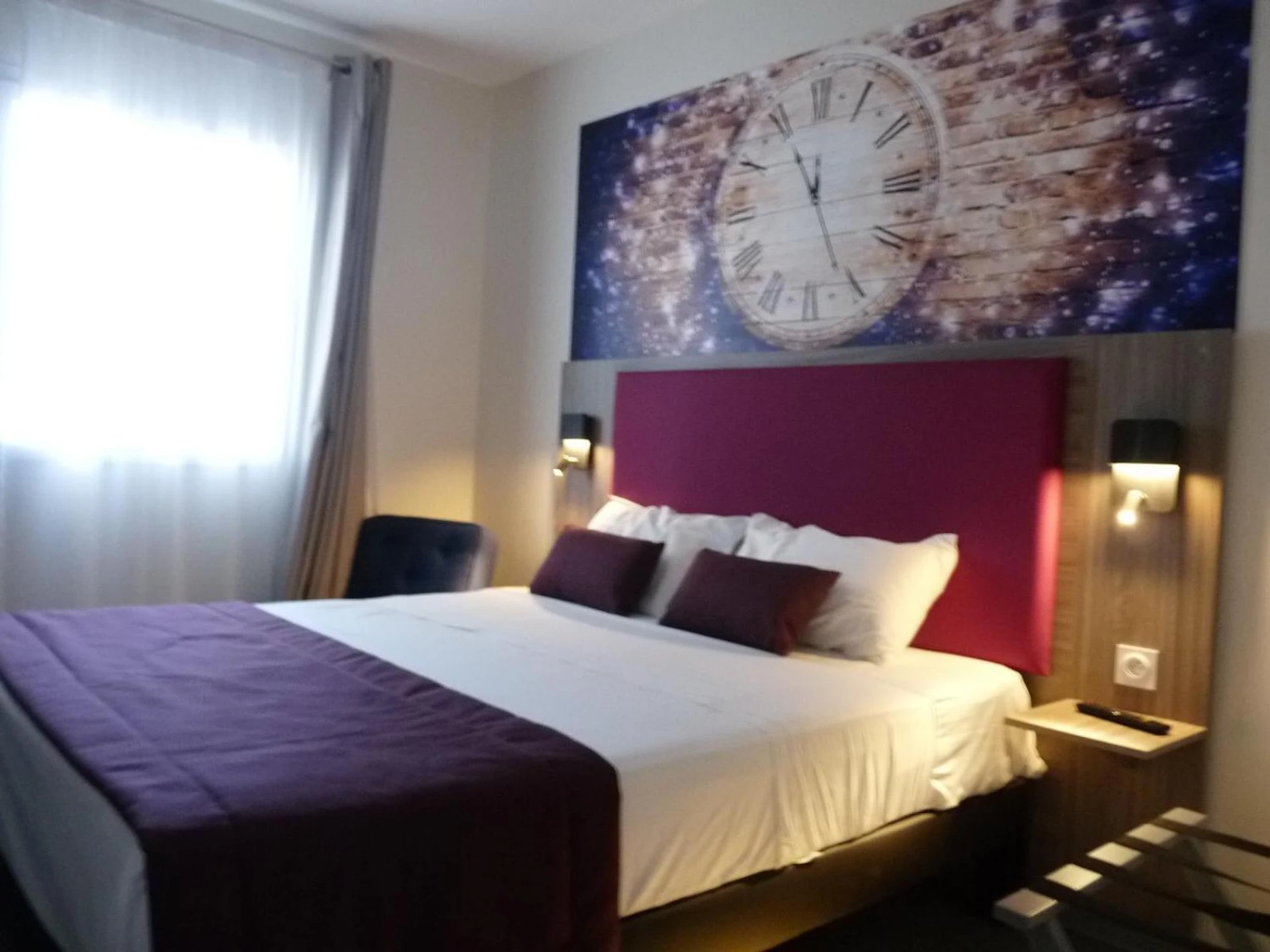 Chambre disponible pour un séminaire d'entreprise à L'Horloge Gourmande - Donzère