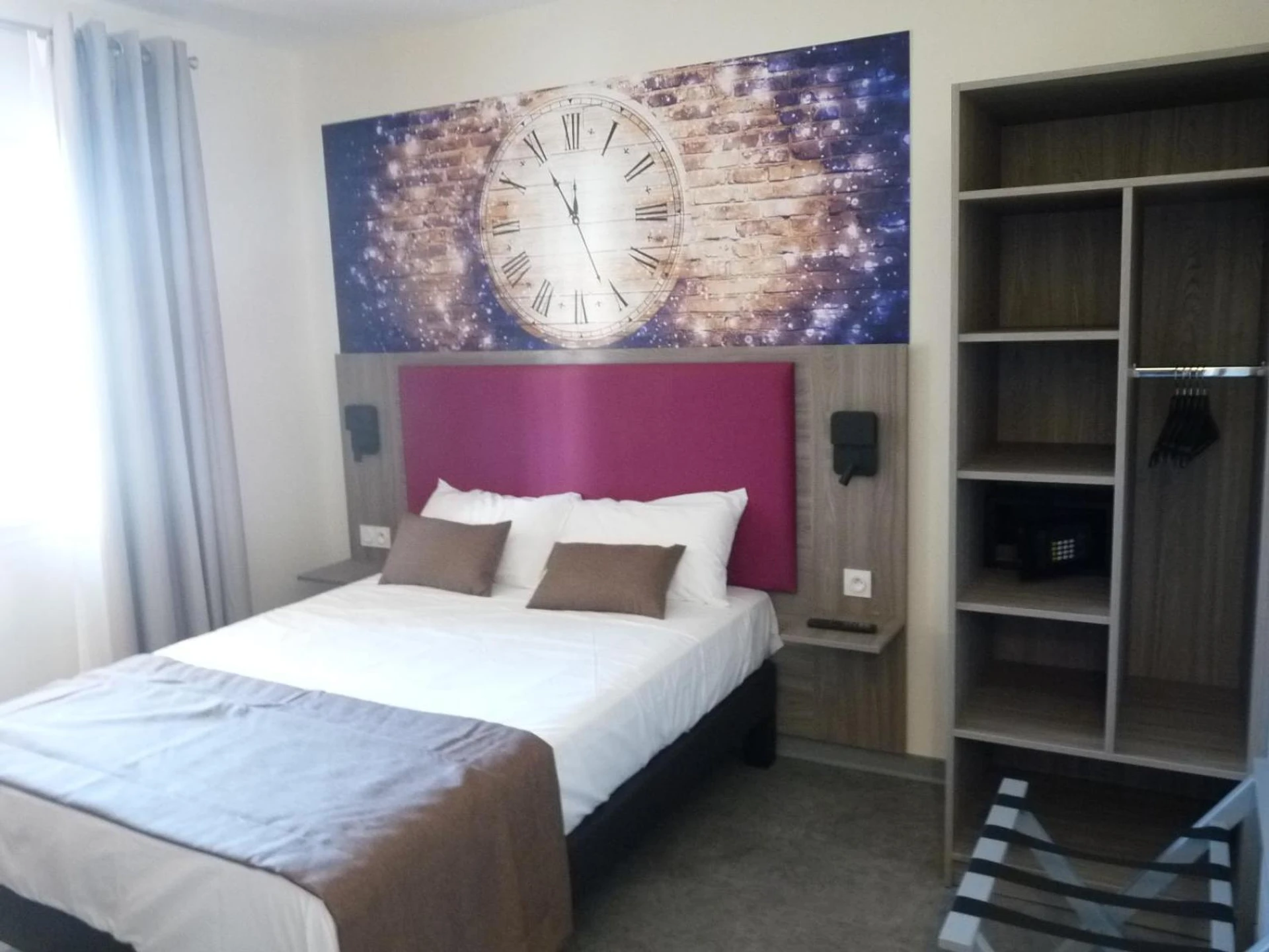 Chambre disponible pour un séminaire d'entreprise à L'Horloge Gourmande - Donzère