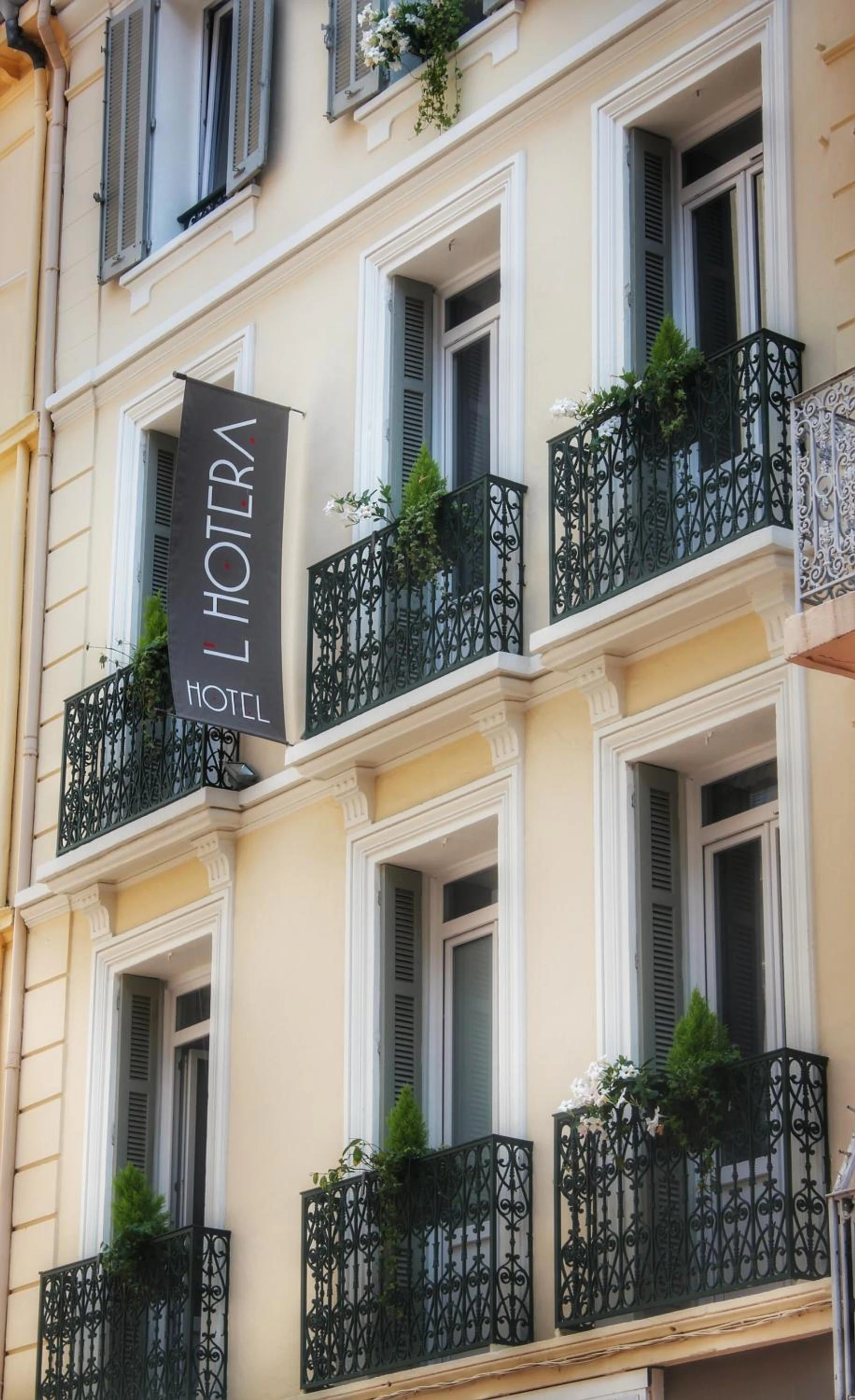 Salle de séminaire à Hotel l'Hotera - Organiser un événement professionnel à Cannes