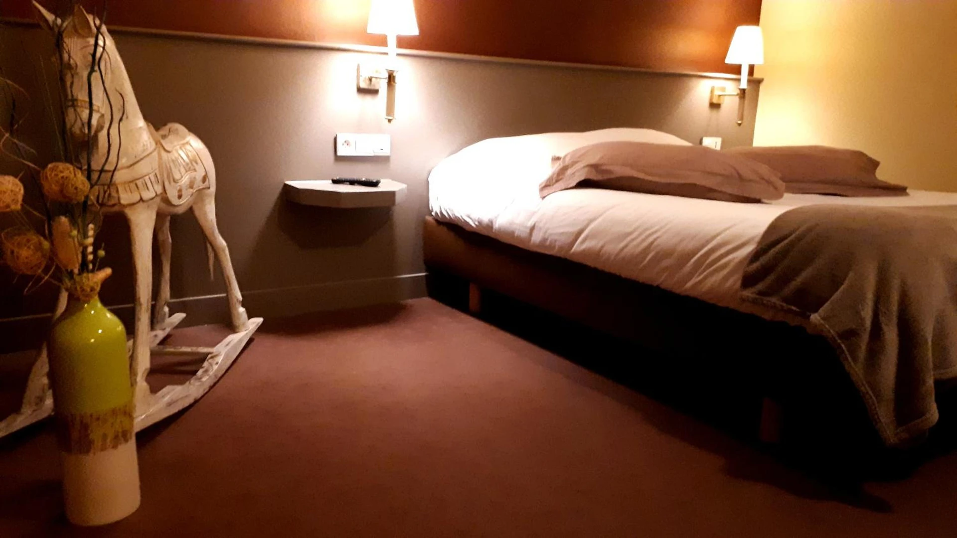 Magnifique chambre pour un séminaire d'entreprise à Hôtel Restaurant L'Industrie - Saint-Omer