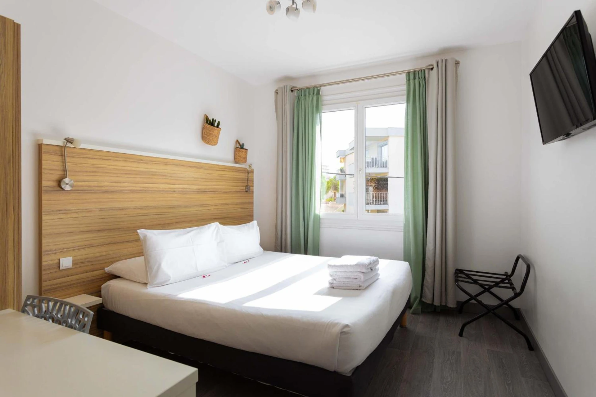 Chambre disponible pour un séminaire d'entreprise à L'Oasis Hotel - Fréjus