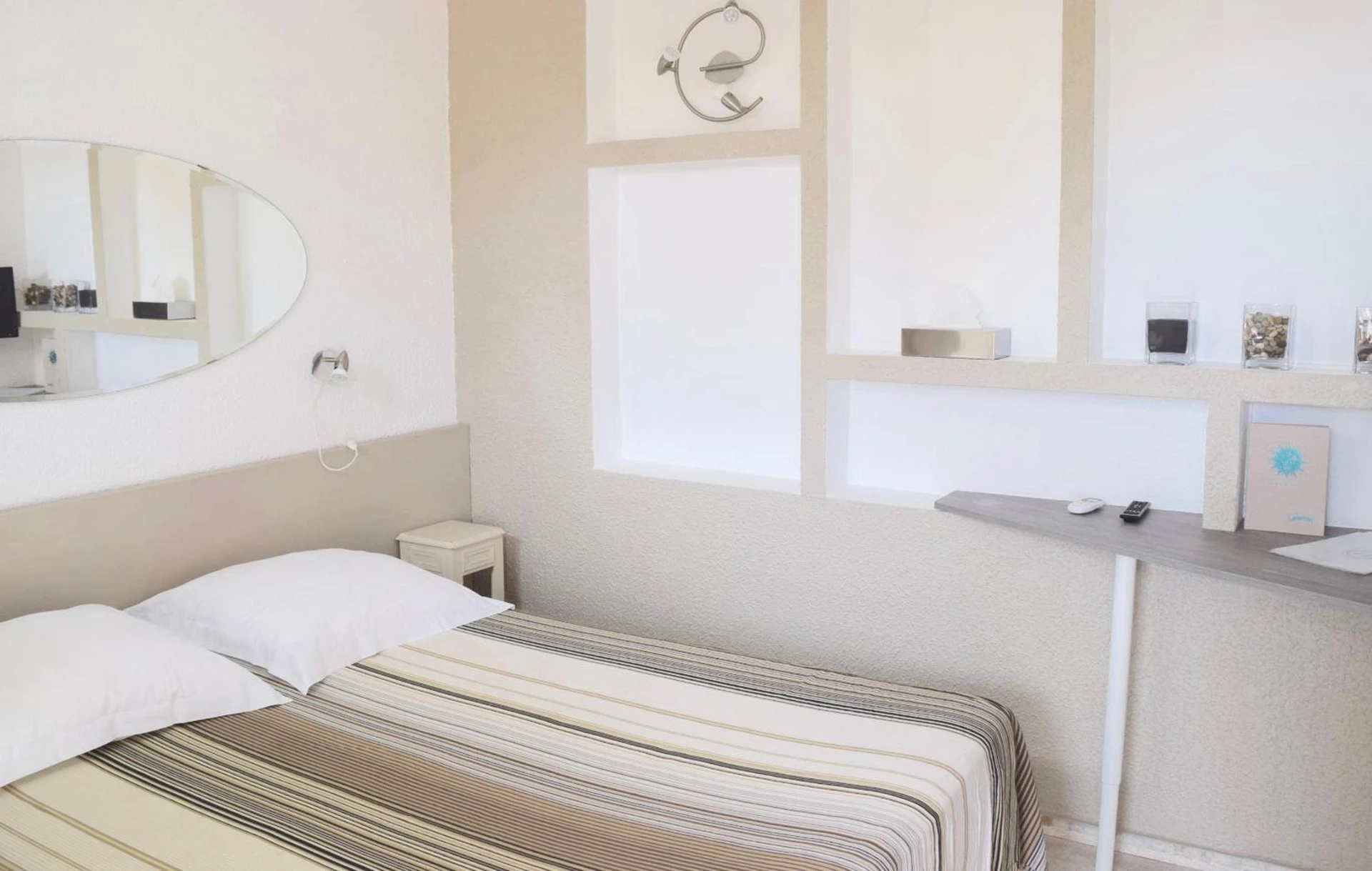 Chambre disponible pour un séminaire d'entreprise à Hotel L'Orangeraie - Le Lavandou