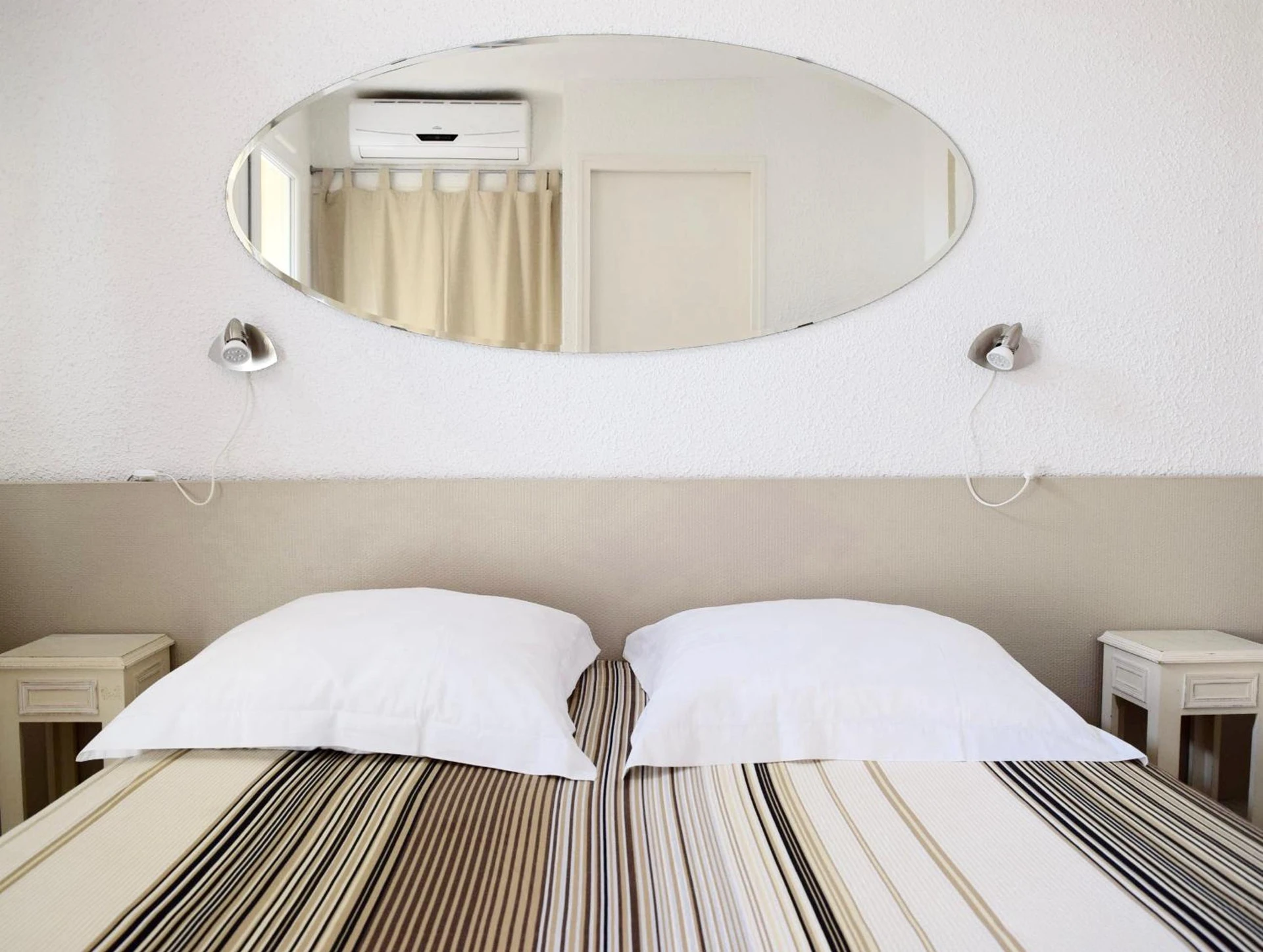 Chambre disponible pour un séminaire d'entreprise à Hotel L'Orangeraie - Le Lavandou