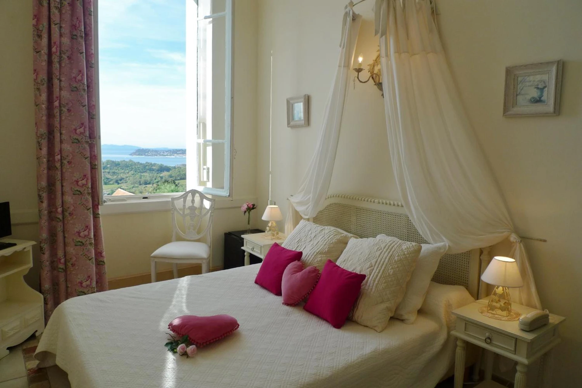 Chambre disponible pour un séminaire d'entreprise à Hôtel l'Orangeraie - La Croix-Valmer