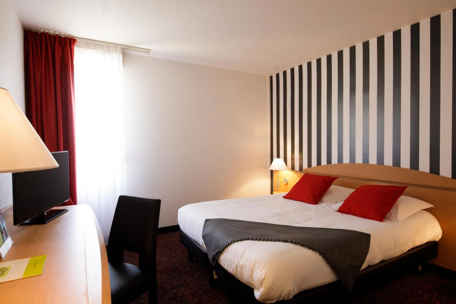 Chambre disponible pour un séminaire d'entreprise à Logis Hôtel L'Orée de Chartres - Barjouville - Chartres