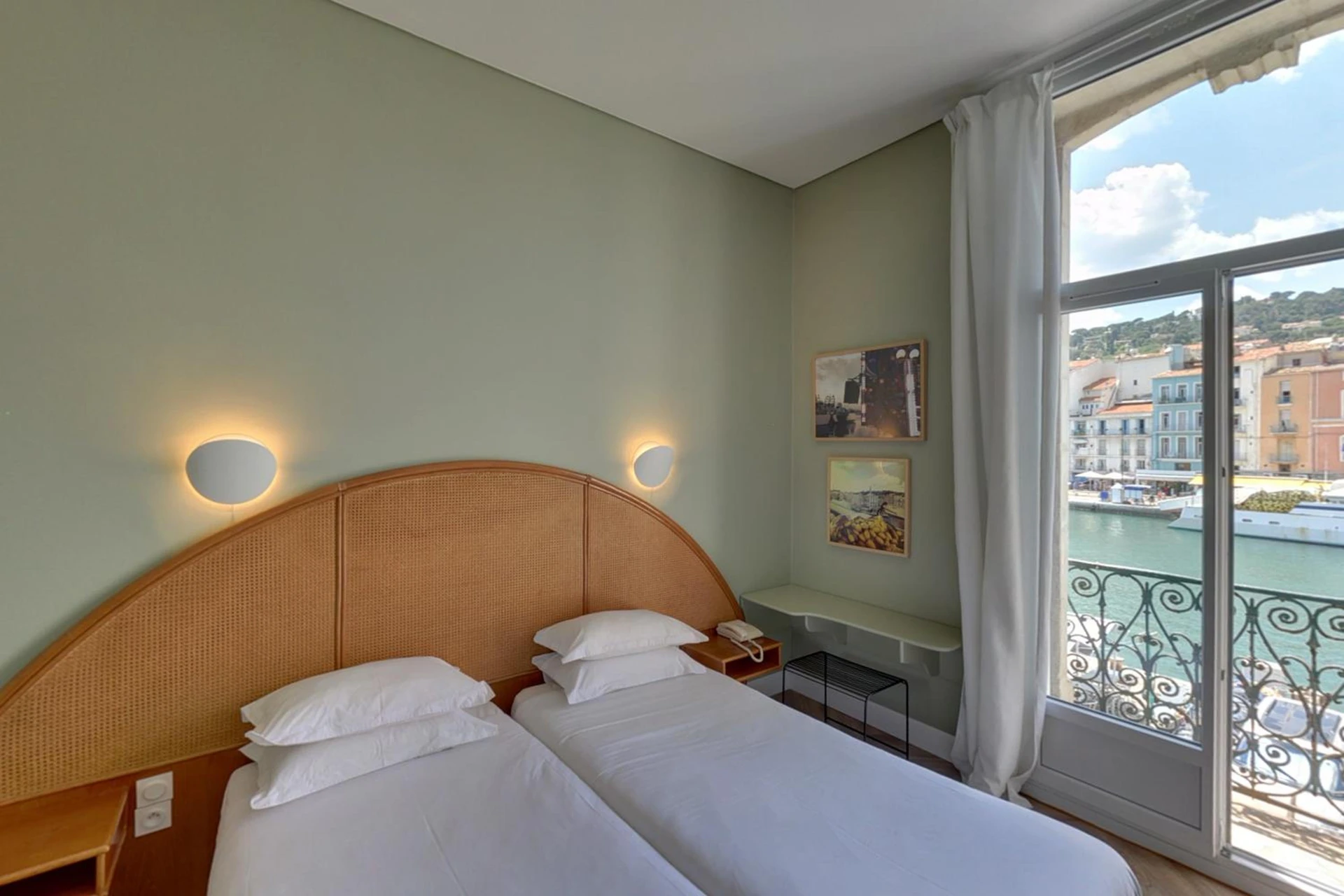 Chambre disponible pour un séminaire d'entreprise à Hôtel L'orque Bleue - Sète