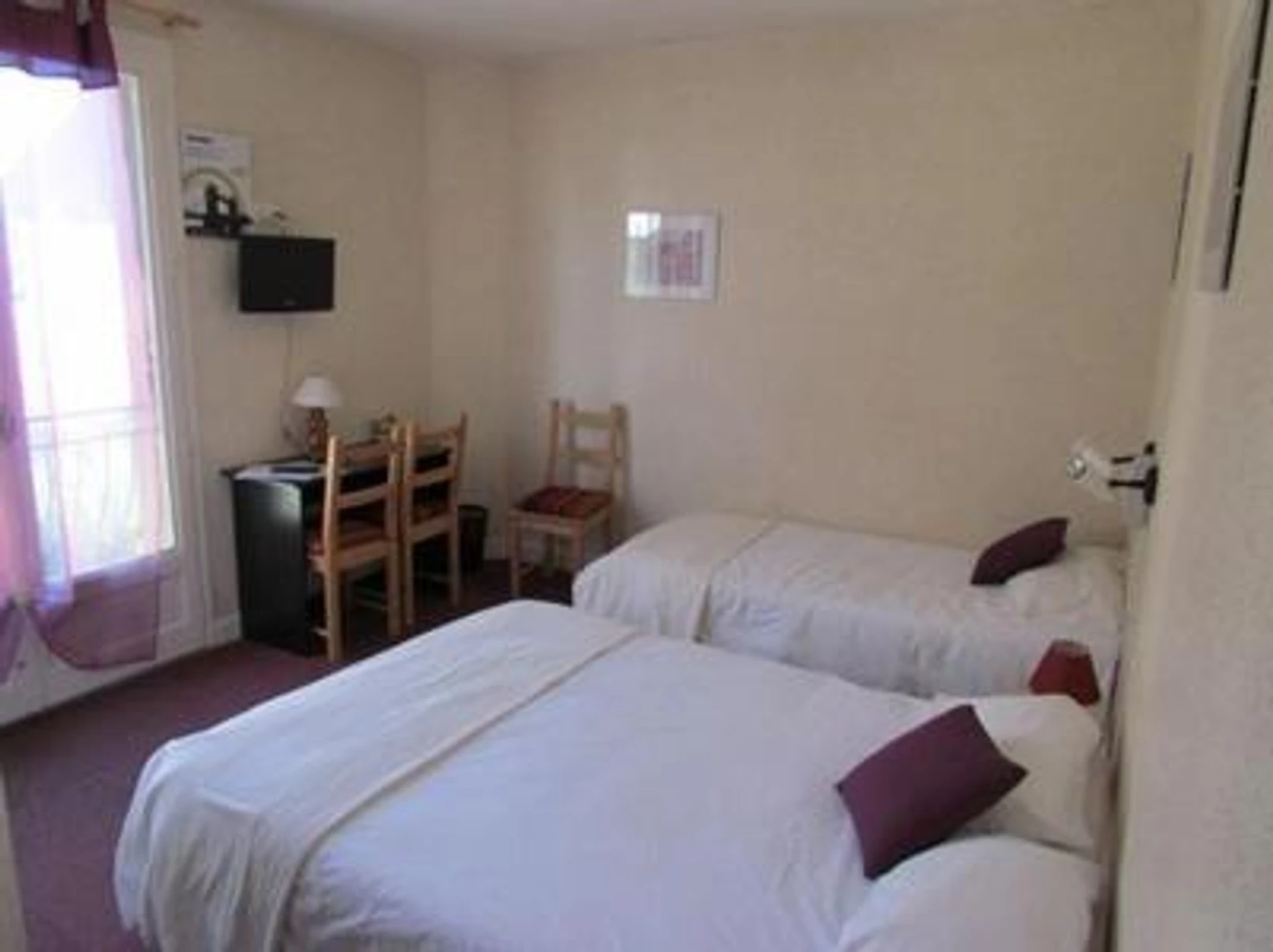 Chambre disponible pour un séminaire d'entreprise à Logis Hôtel Restaurant L'Oustal - Naves