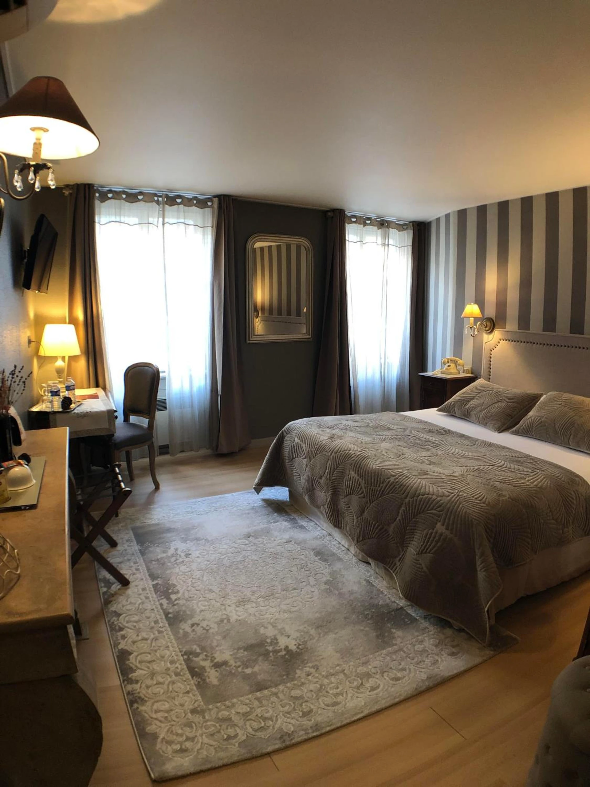 Chambre disponible pour un séminaire d'entreprise à The Originals Boutique, Hôtel de la Balance, Montbéliard - Montbéliard