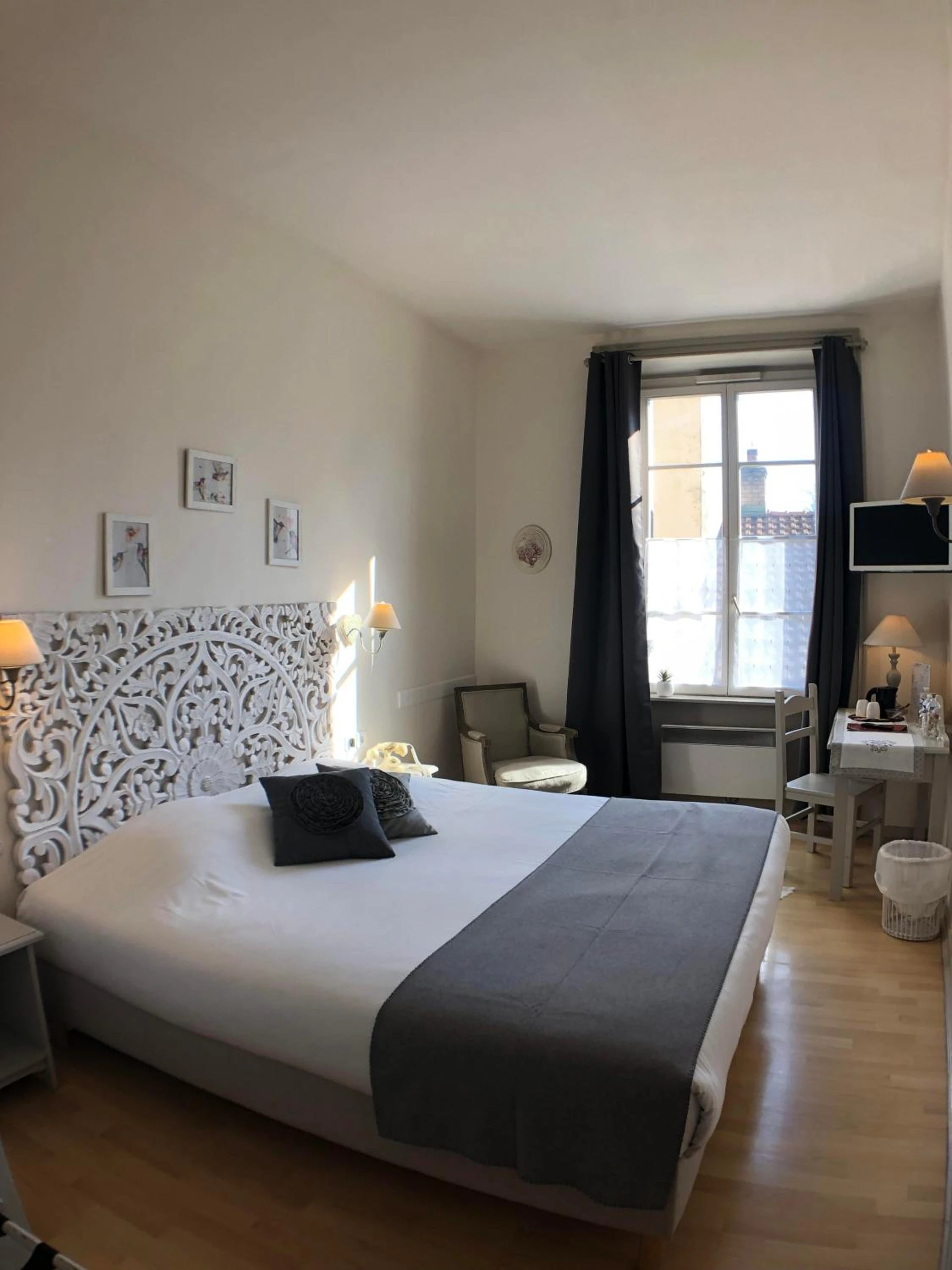 Chambre disponible pour un séminaire d'entreprise à The Originals Boutique, Hôtel de la Balance, Montbéliard - Montbéliard