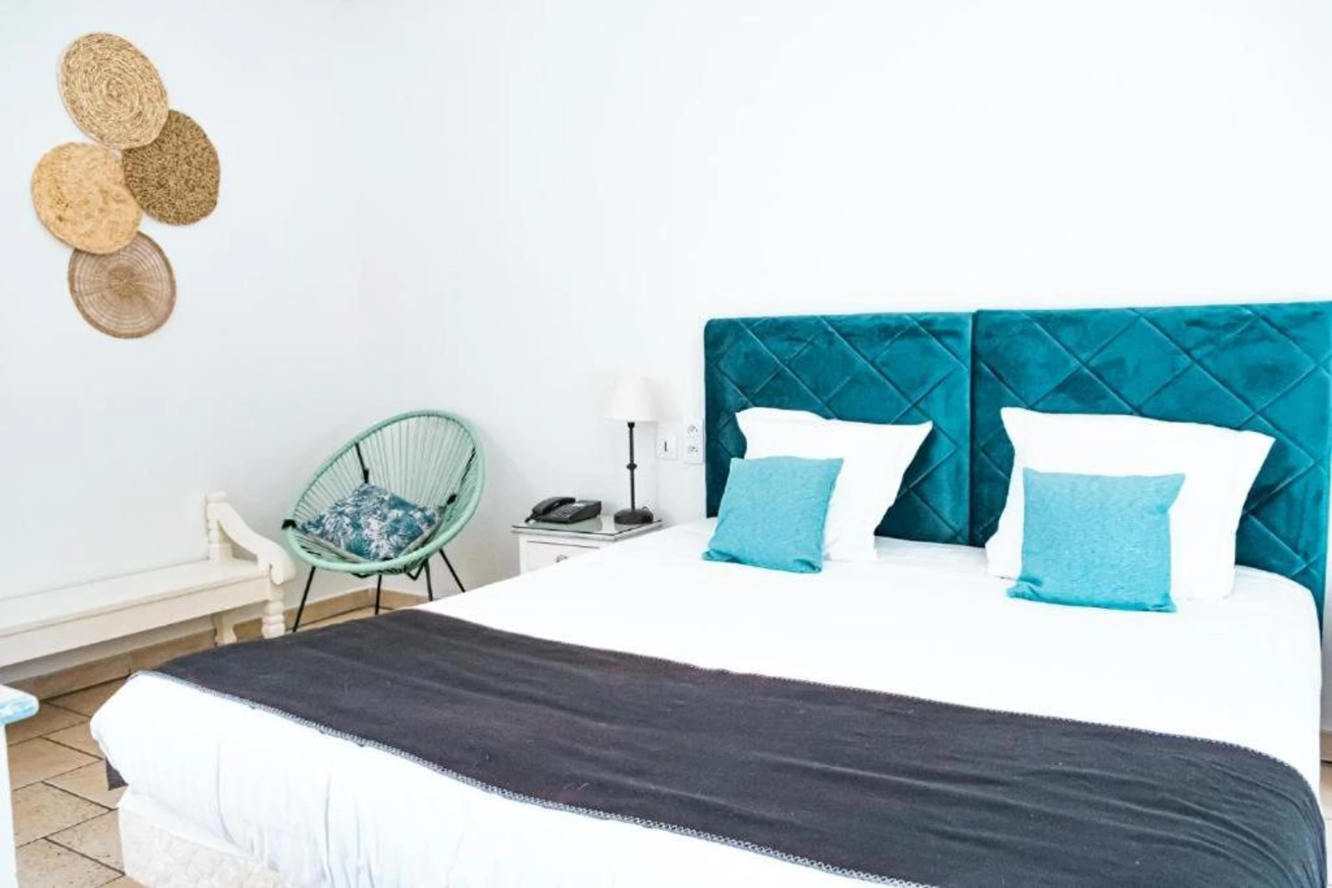 Chambre disponible pour un séminaire d'entreprise à Logis hôtel et restaurant La Bastide Cabezac - Bize-Minervois