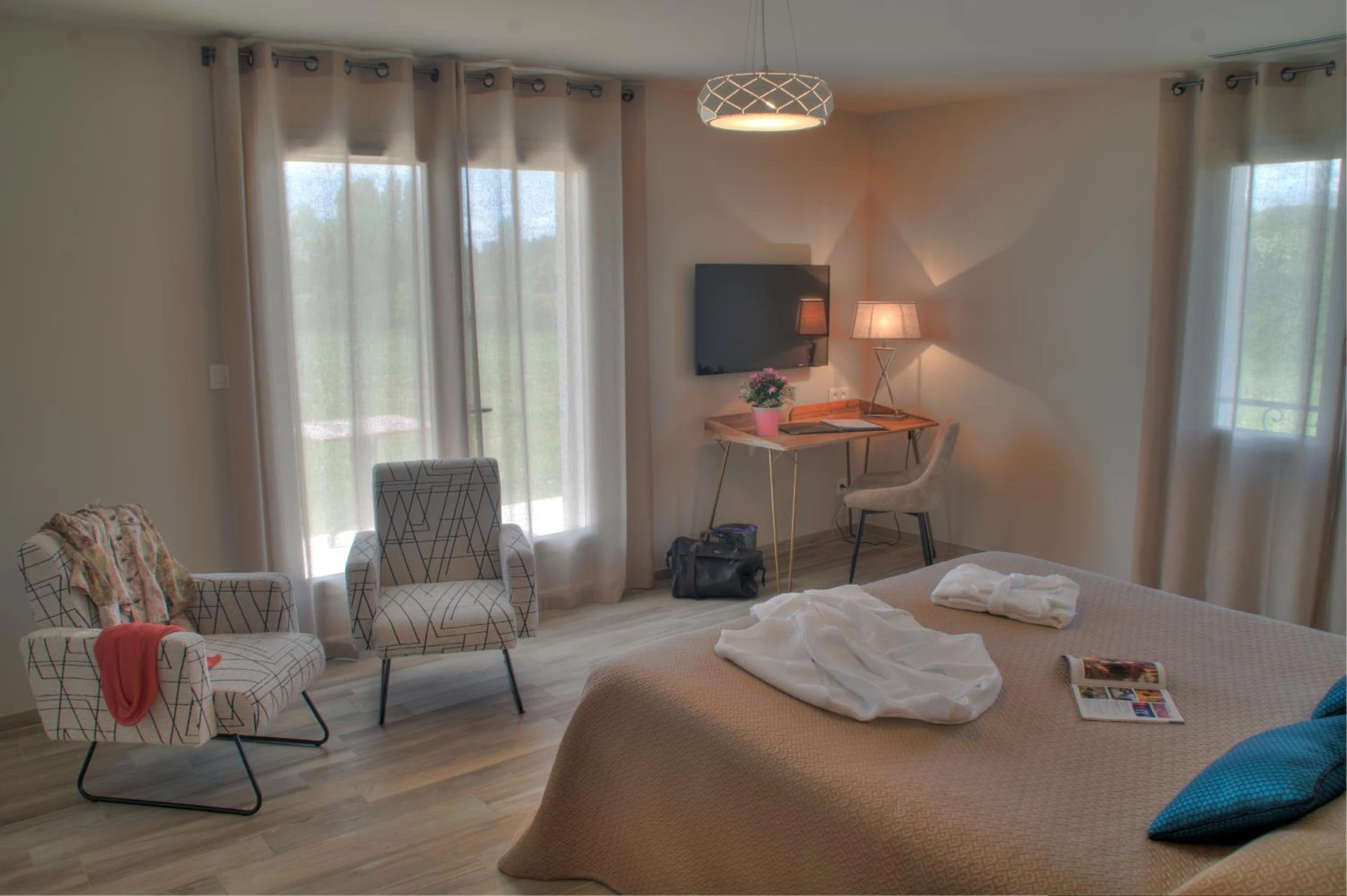 Magnifique chambre pour un séminaire d'entreprise à Hôtel La Bastide d'Iris - Vagnas