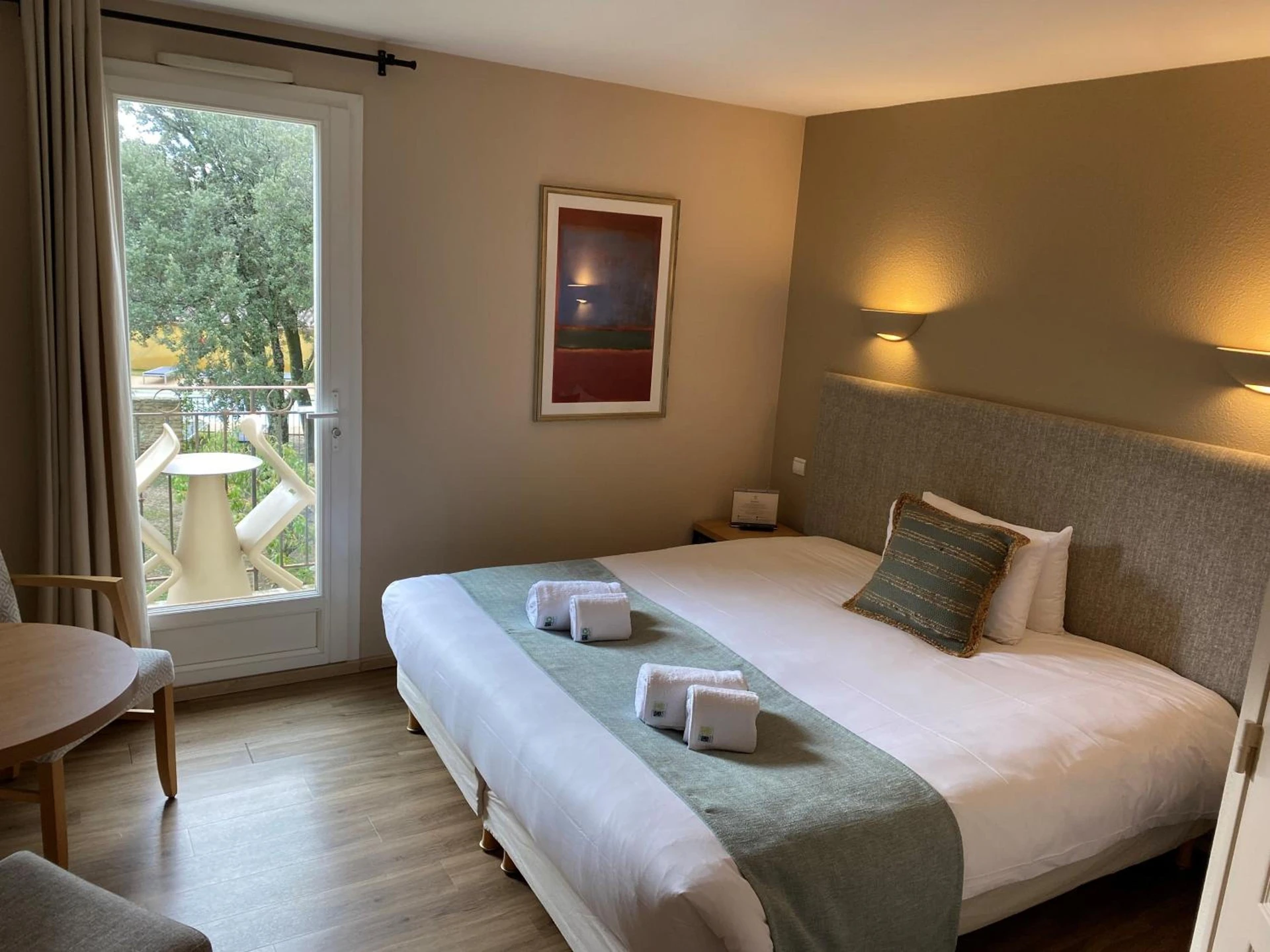 Chambre disponible pour un séminaire d'entreprise à Logis La Bastide De Grignan Hotel & Restaurant "La Chênaie" - Grignan